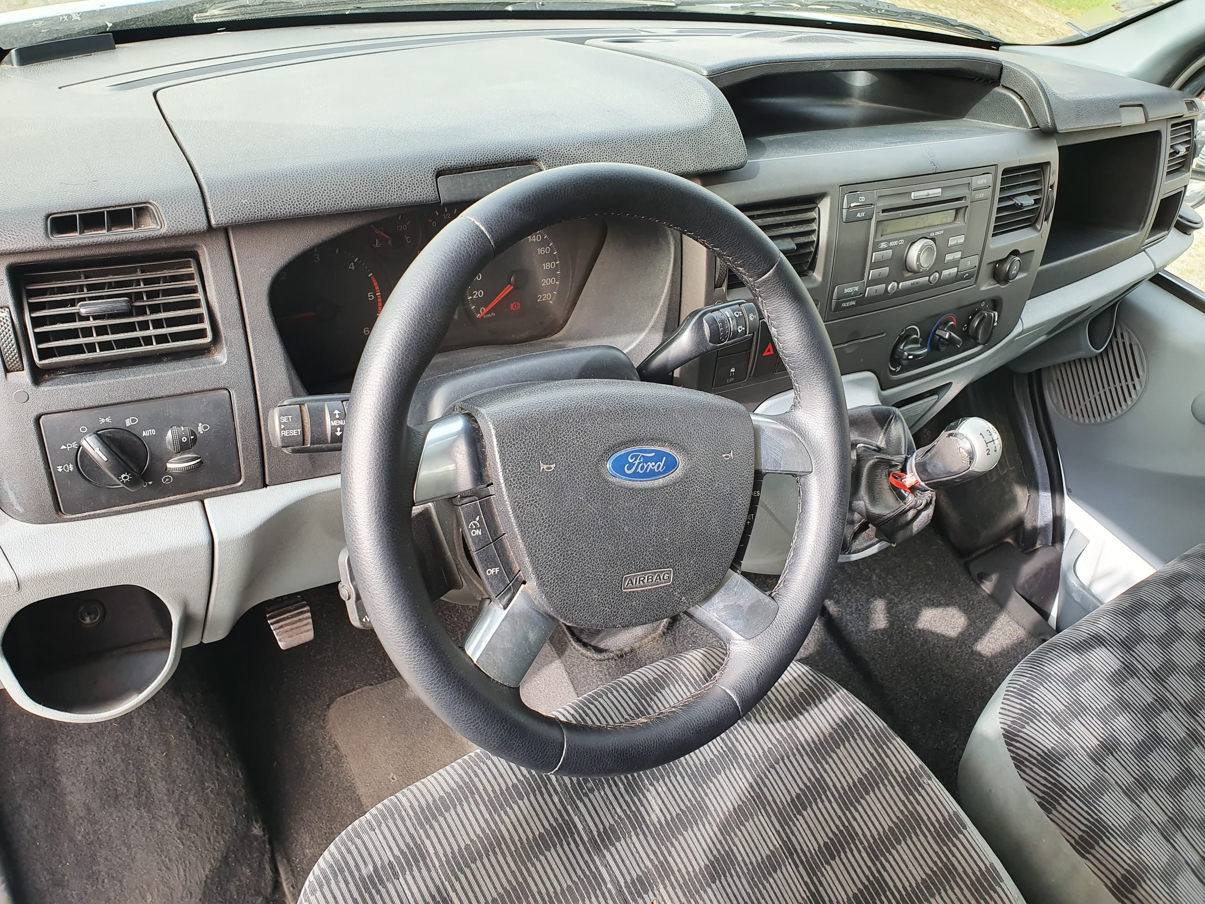 Ford Transit · Ano 2009 — image 22