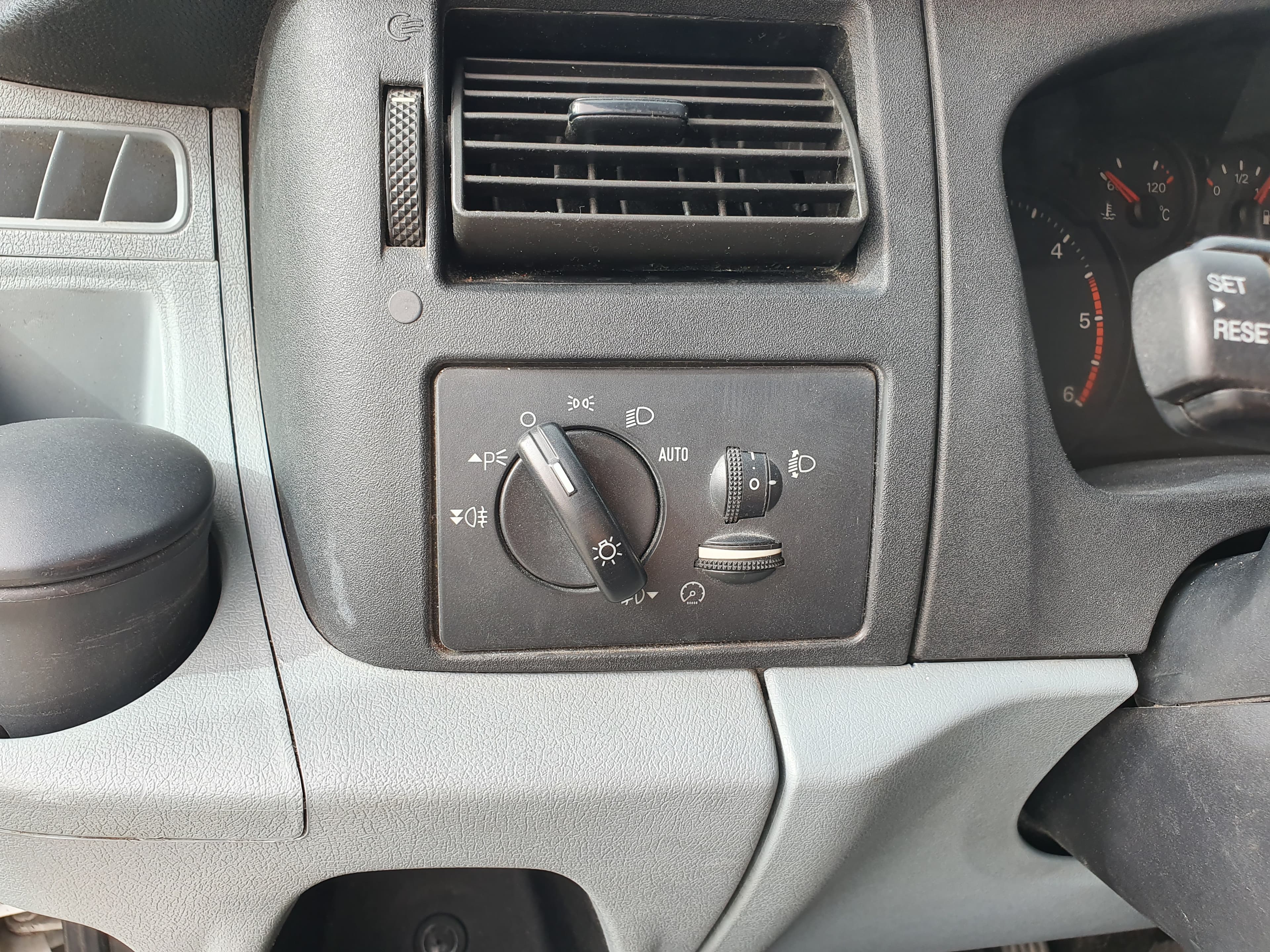 Ford Transit · Ano 2009 — image 29