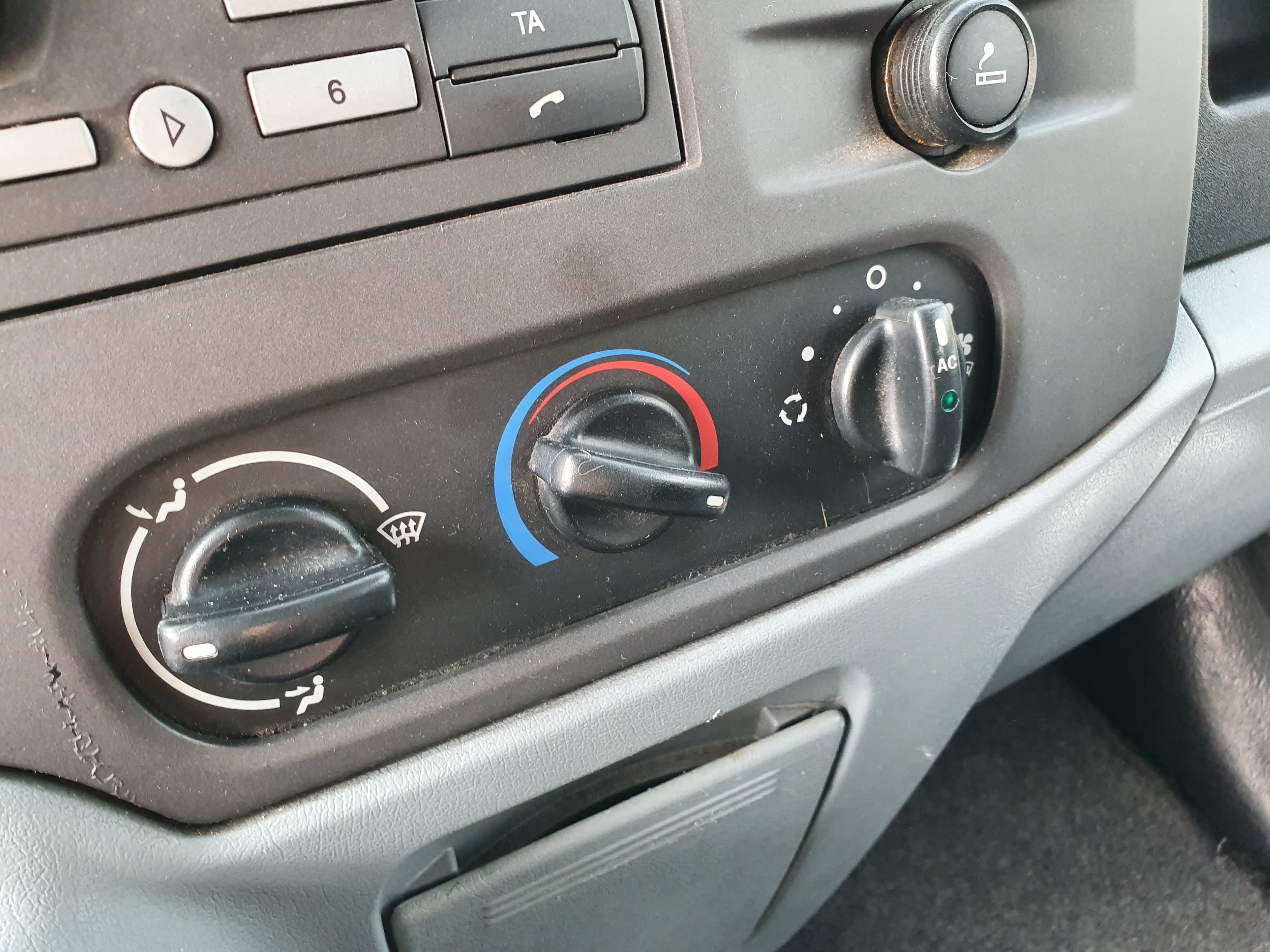 Ford Transit · Ano 2009 — image 32