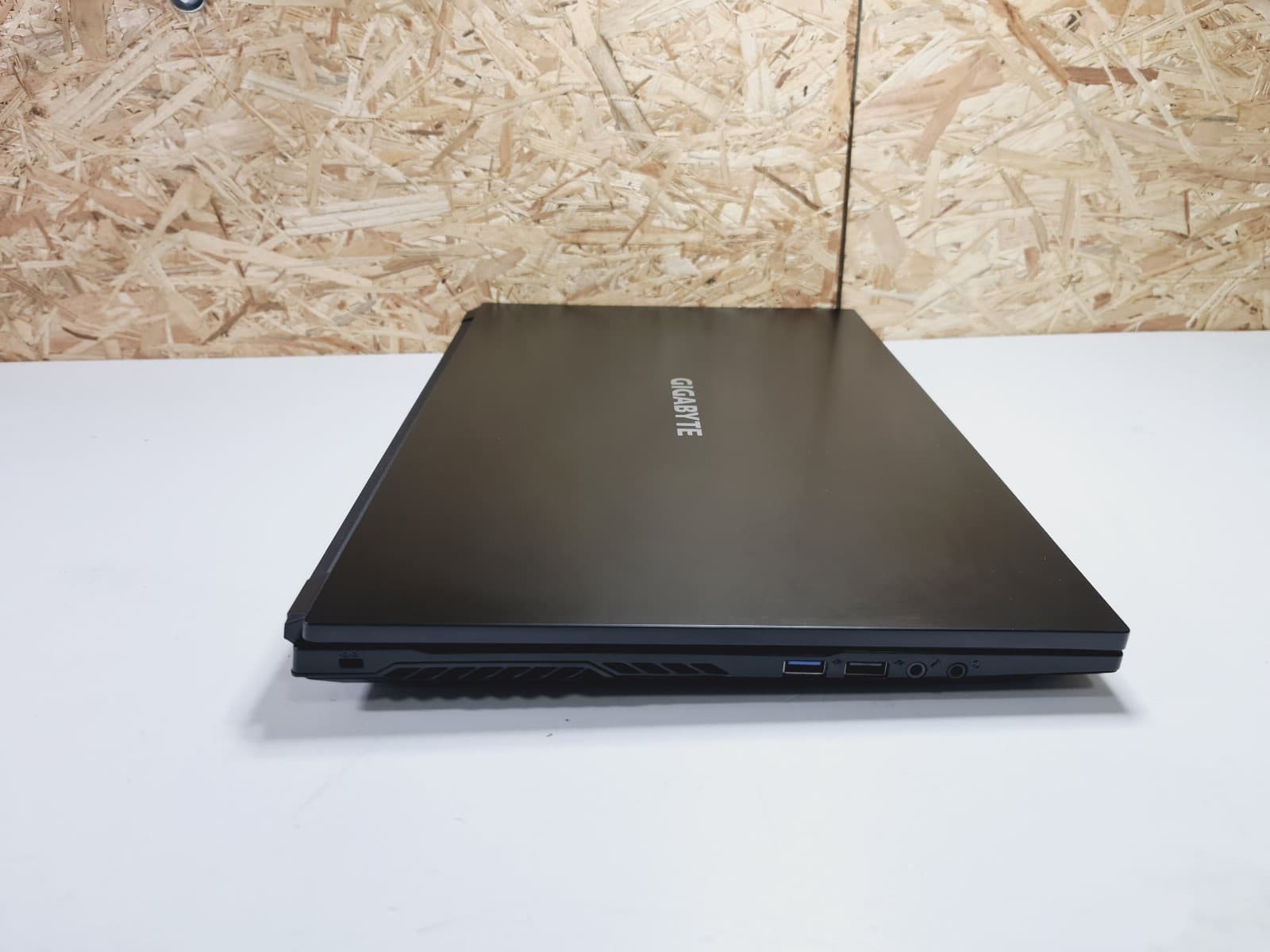 Portátil Gigabyte G7 GD Gaming — image 8