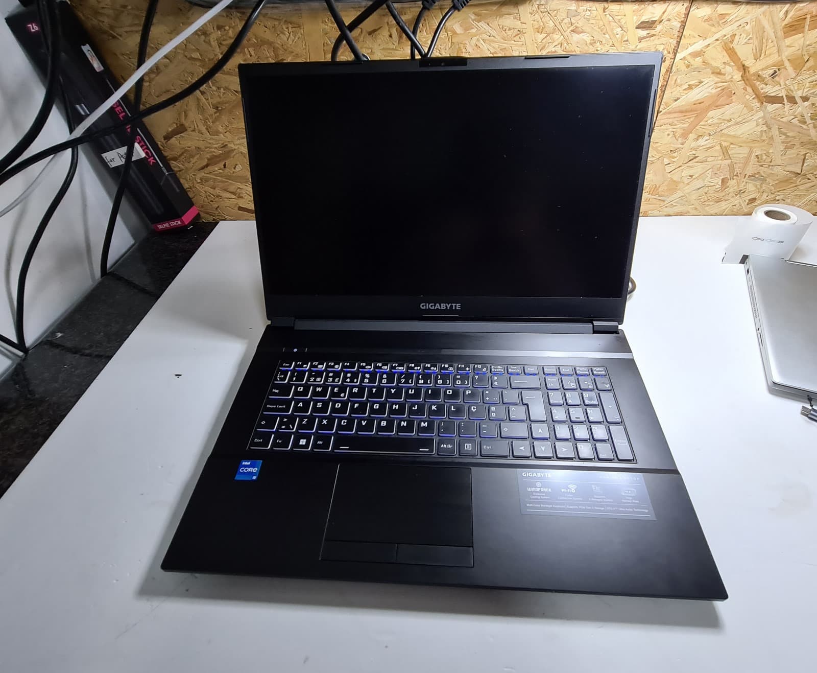 Portátil Gigabyte G7 GD Gaming — image 2
