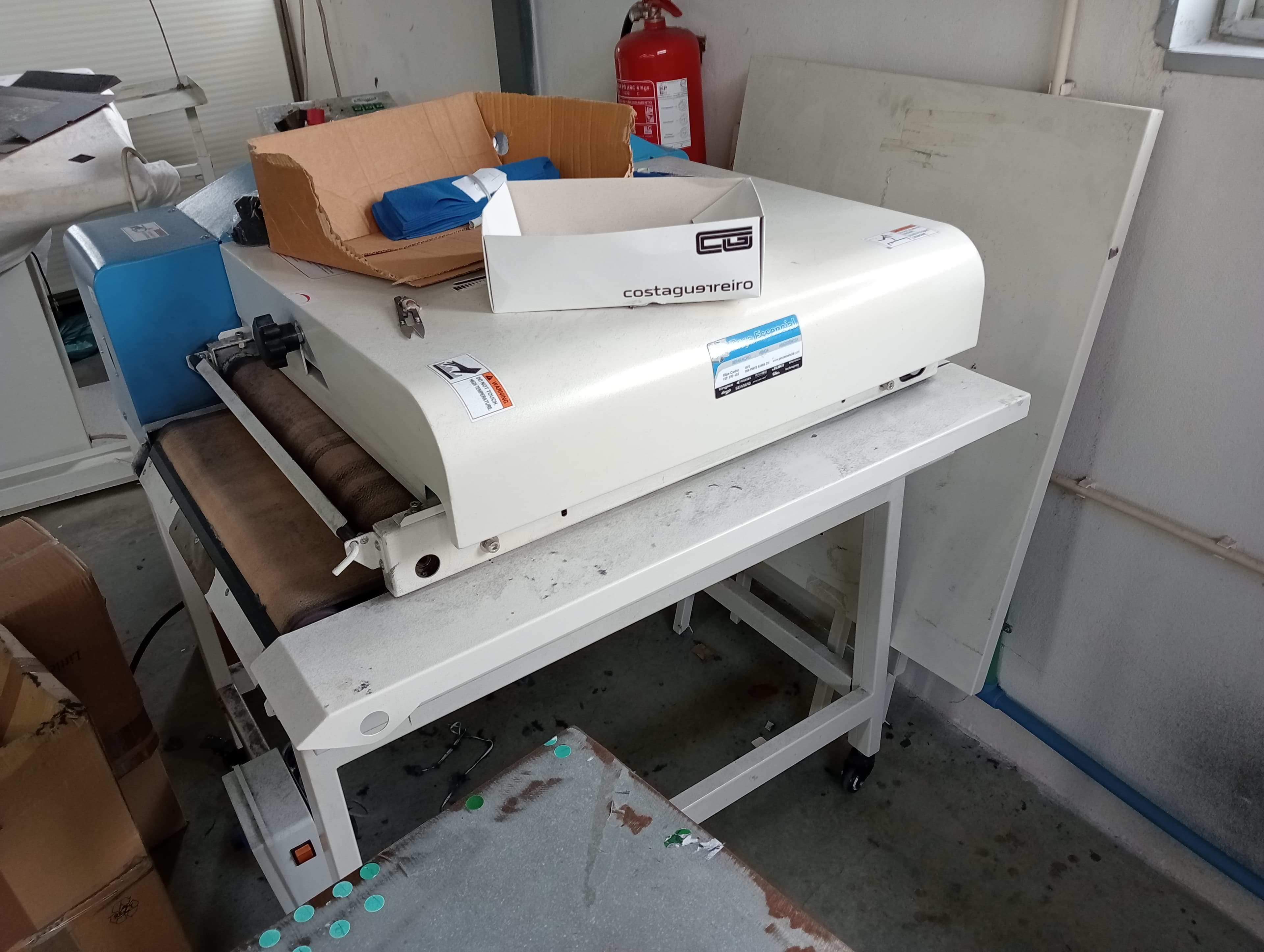 Máquina de cortar cloretes · Máquina de entretelar · Mesa de brunir — imagen 8