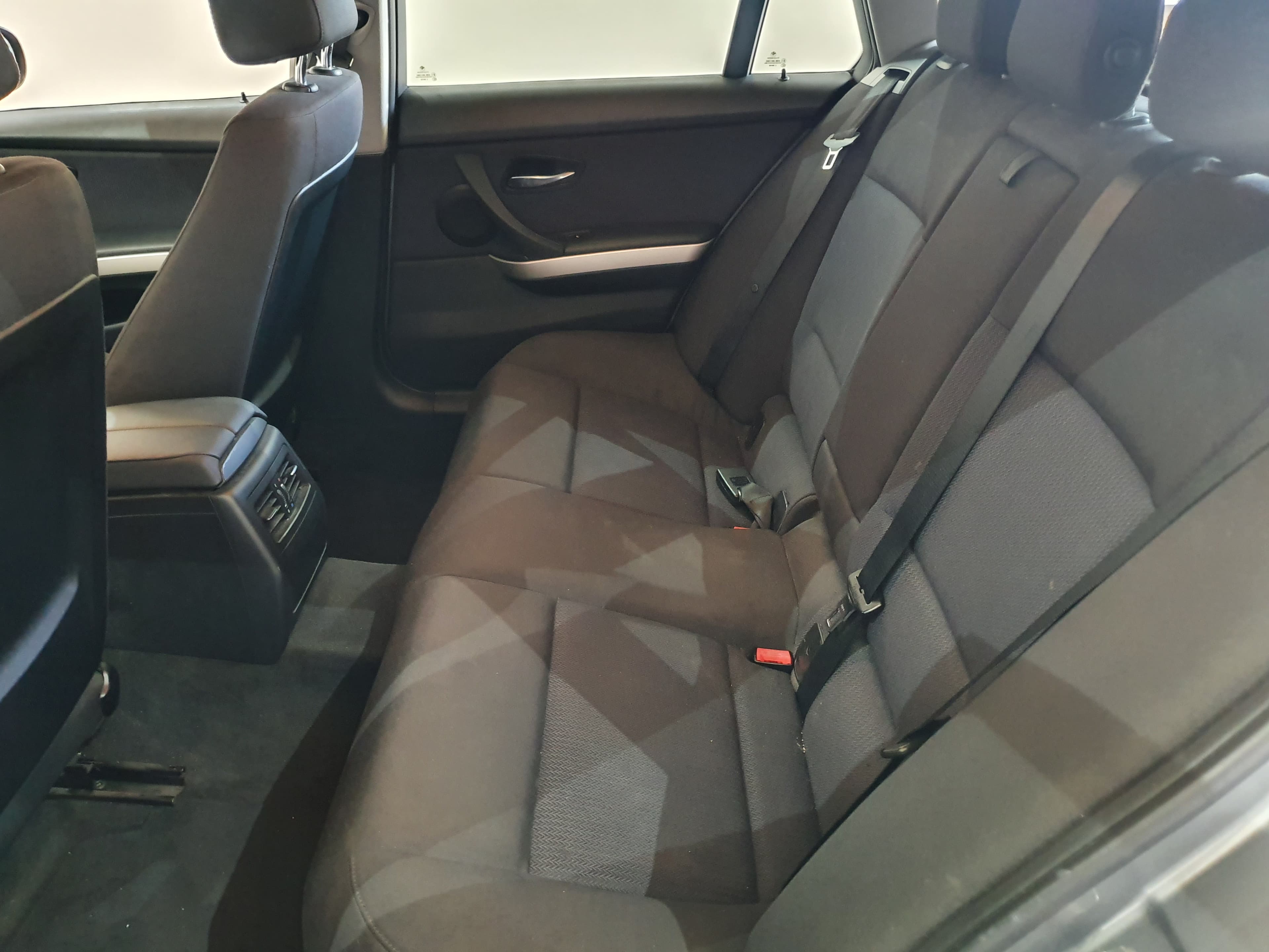 BMW 316D · Ano 2010 — imagen 34