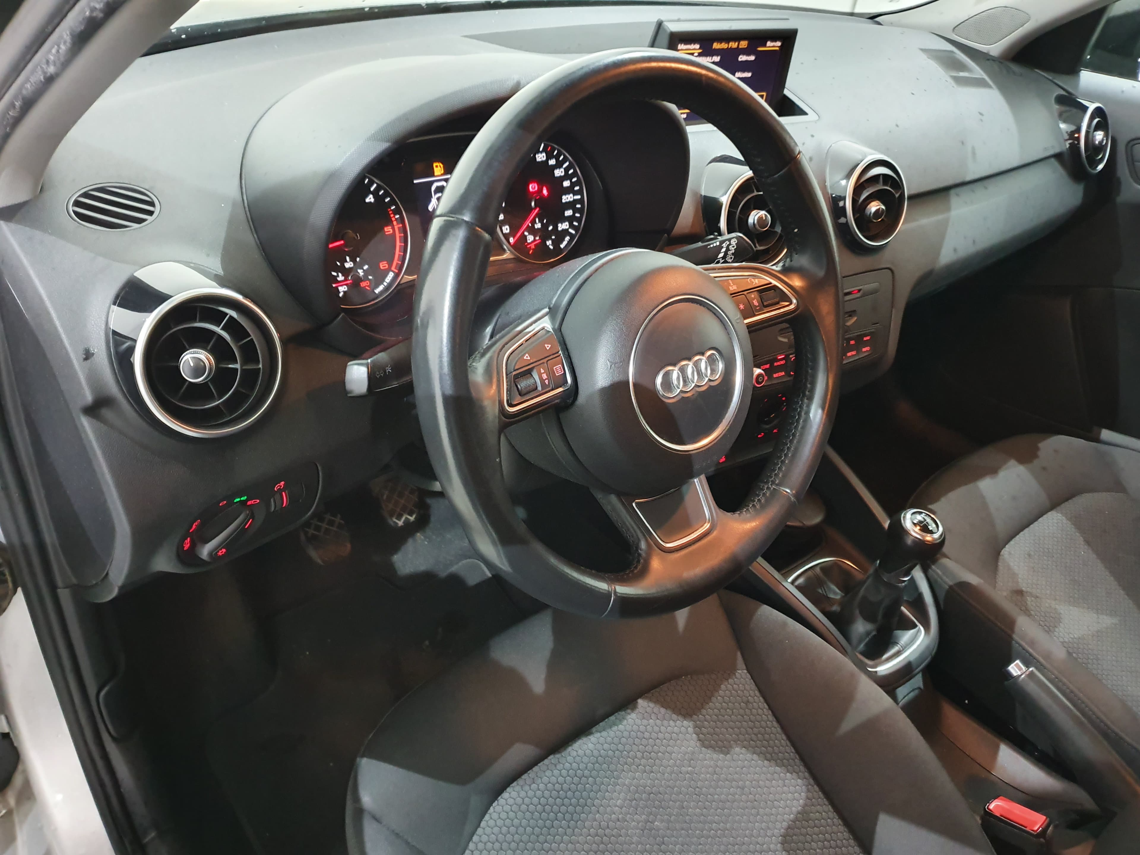 Audi A1 1.6 Tdi Sline · Ano 2013 — imagen 31