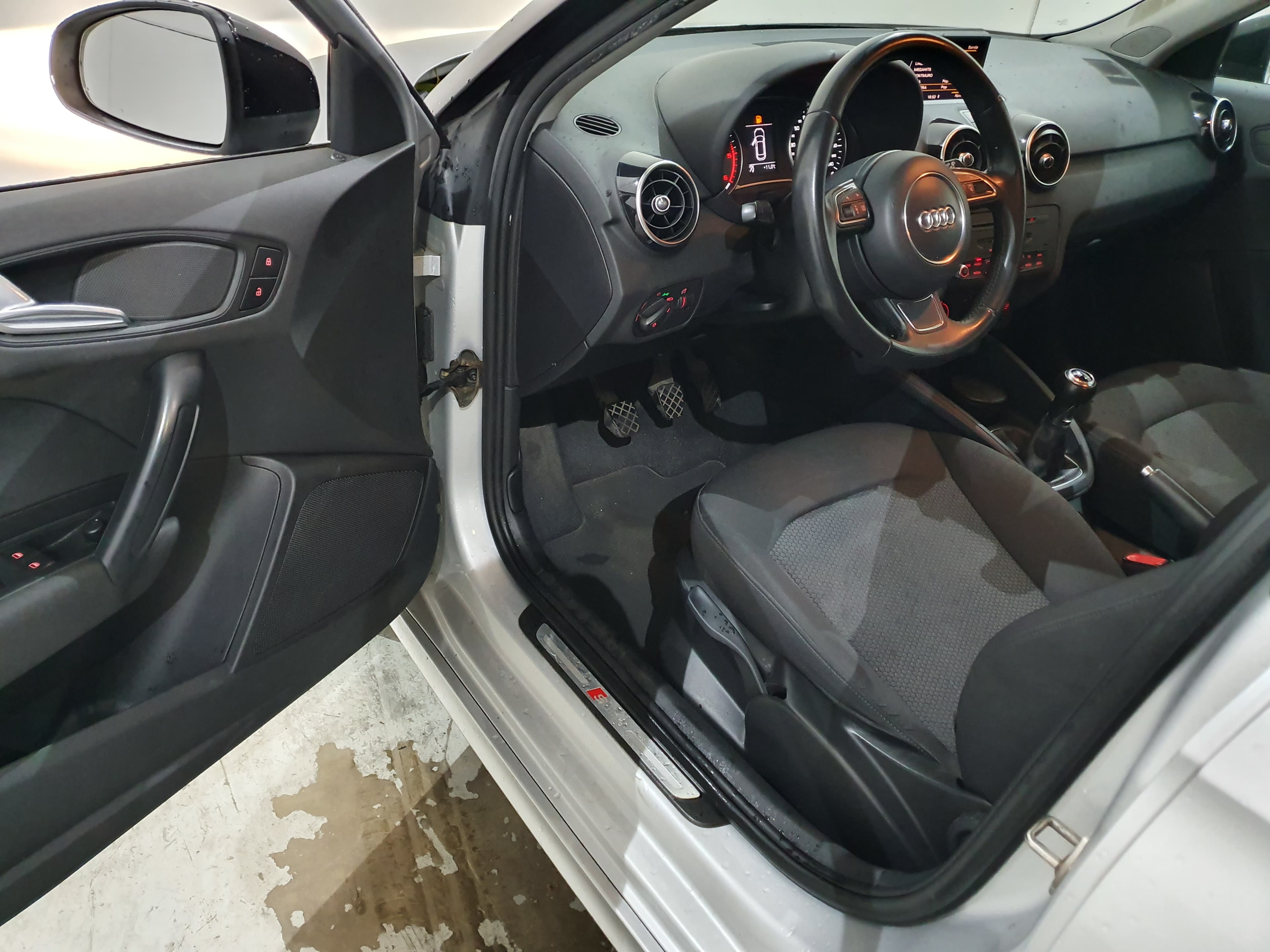 Audi A1 1.6 Tdi Sline · Ano 2013 — imagen 25