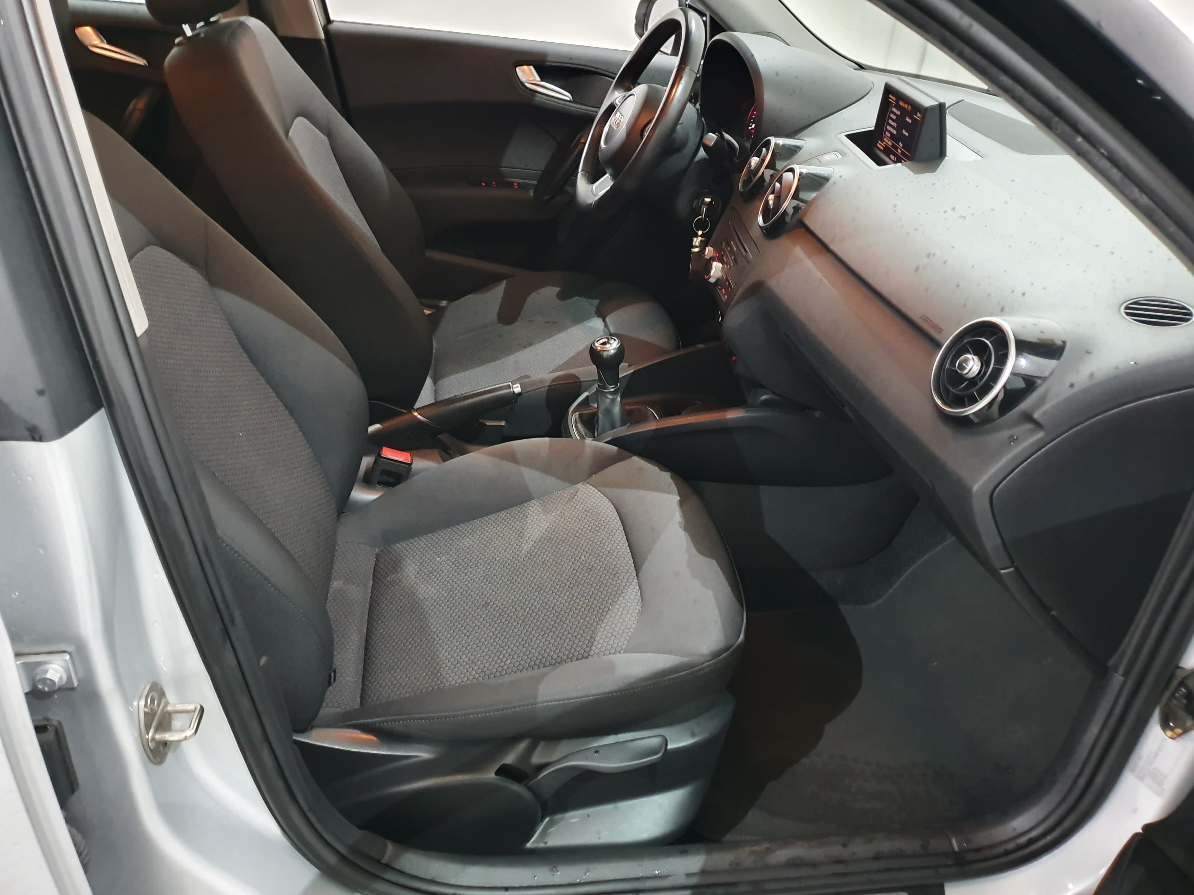 Audi A1 1.6 Tdi Sline · Ano 2013 — imagen 23