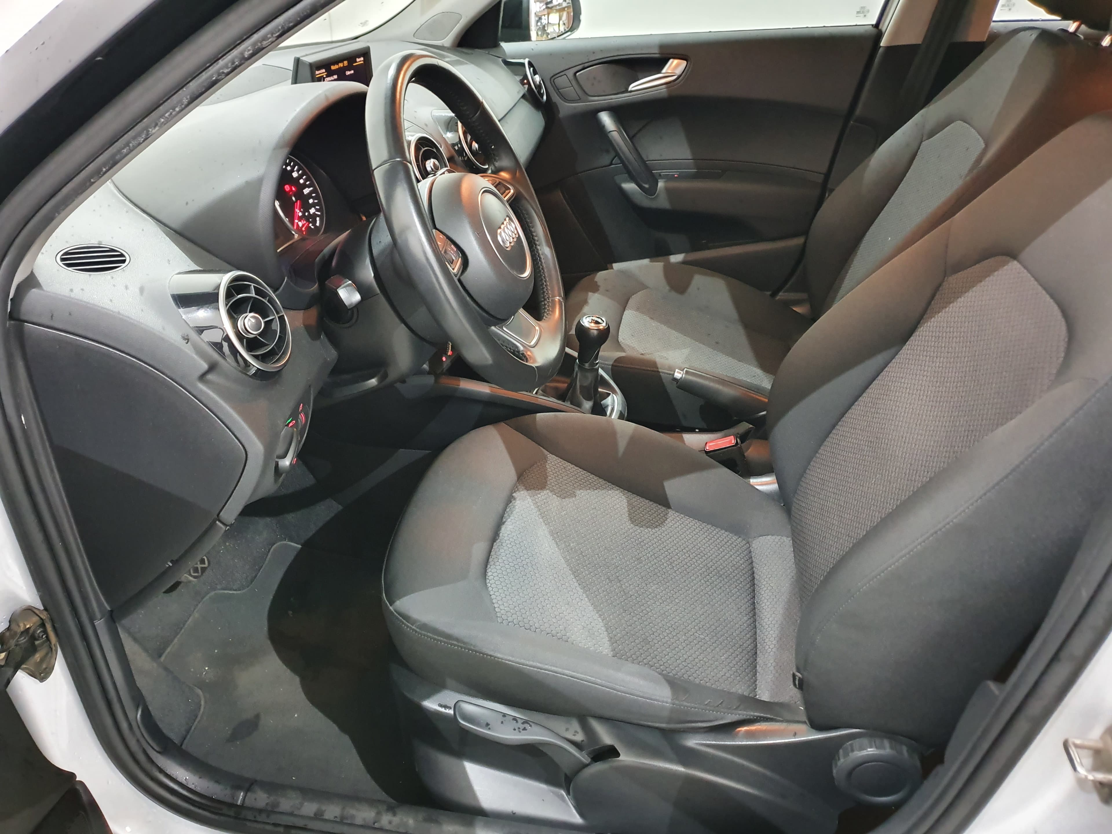 Audi A1 1.6 Tdi Sline · Ano 2013 — imagen 27
