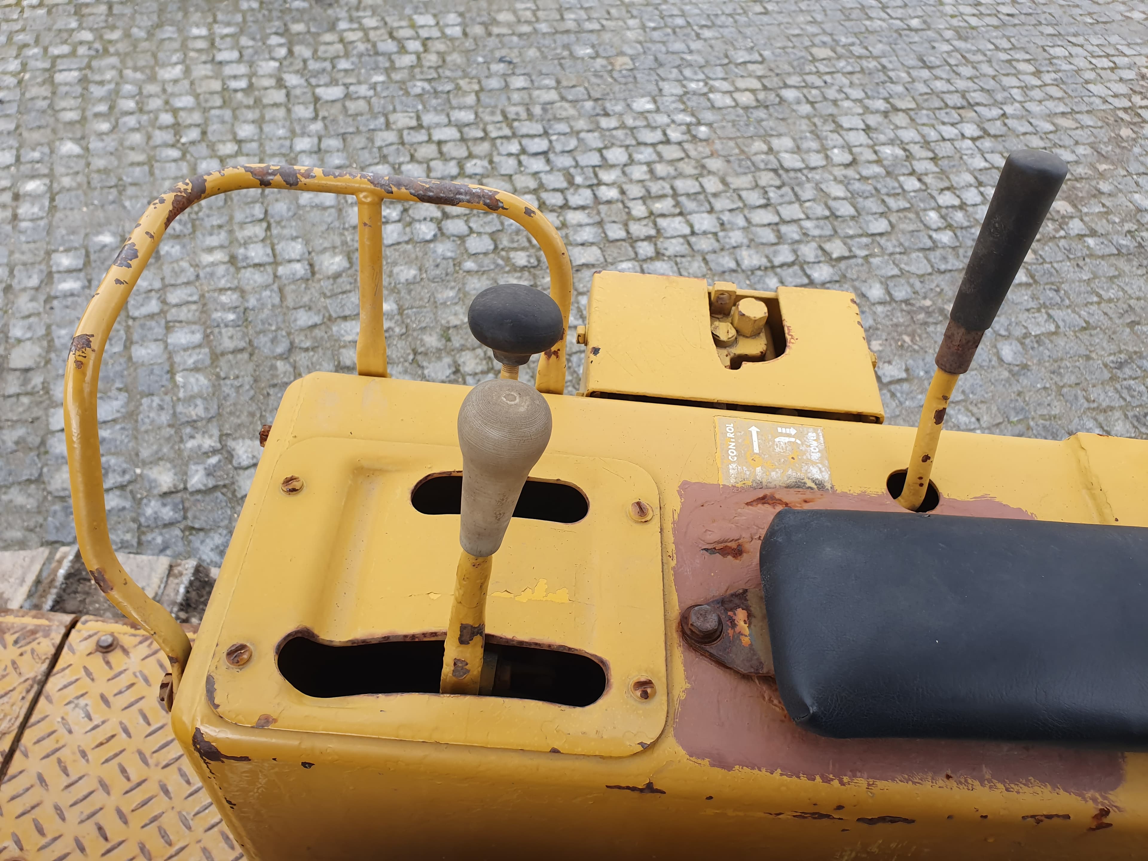 Buldozer Caterpillar D3 — imagem 17