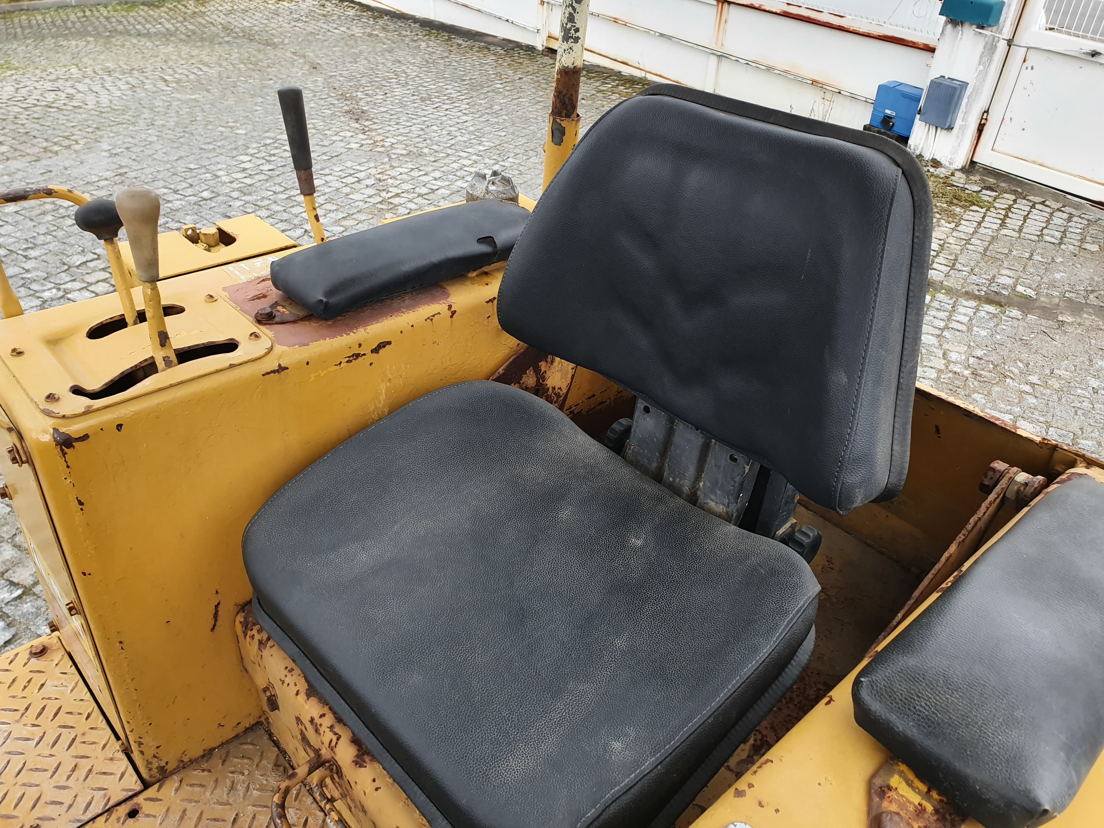 Buldozer Caterpillar D3 — imagem 14