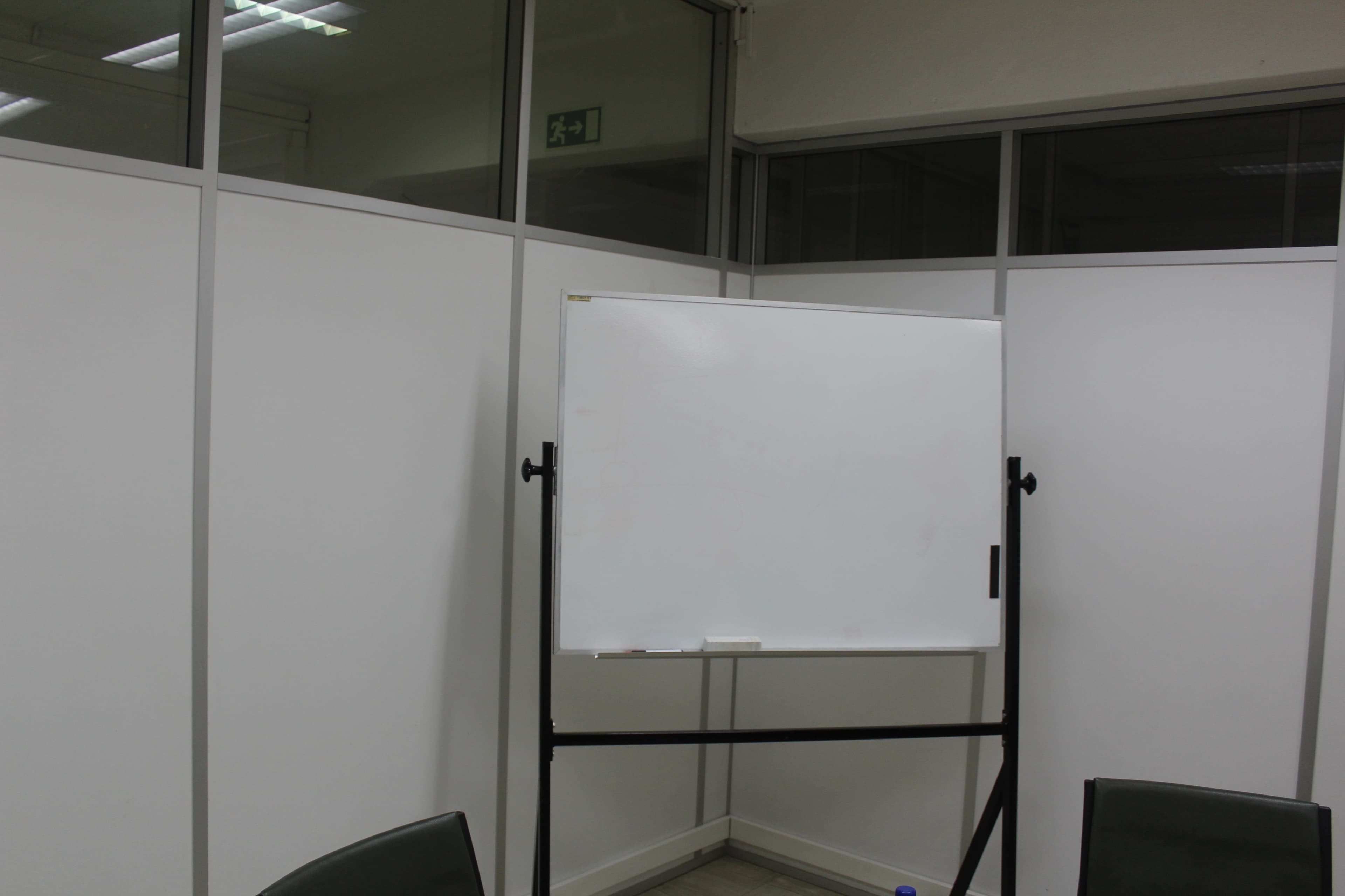 Equipamento de Escritório · Gabinete Médico · Balneário · Diversos — image 62