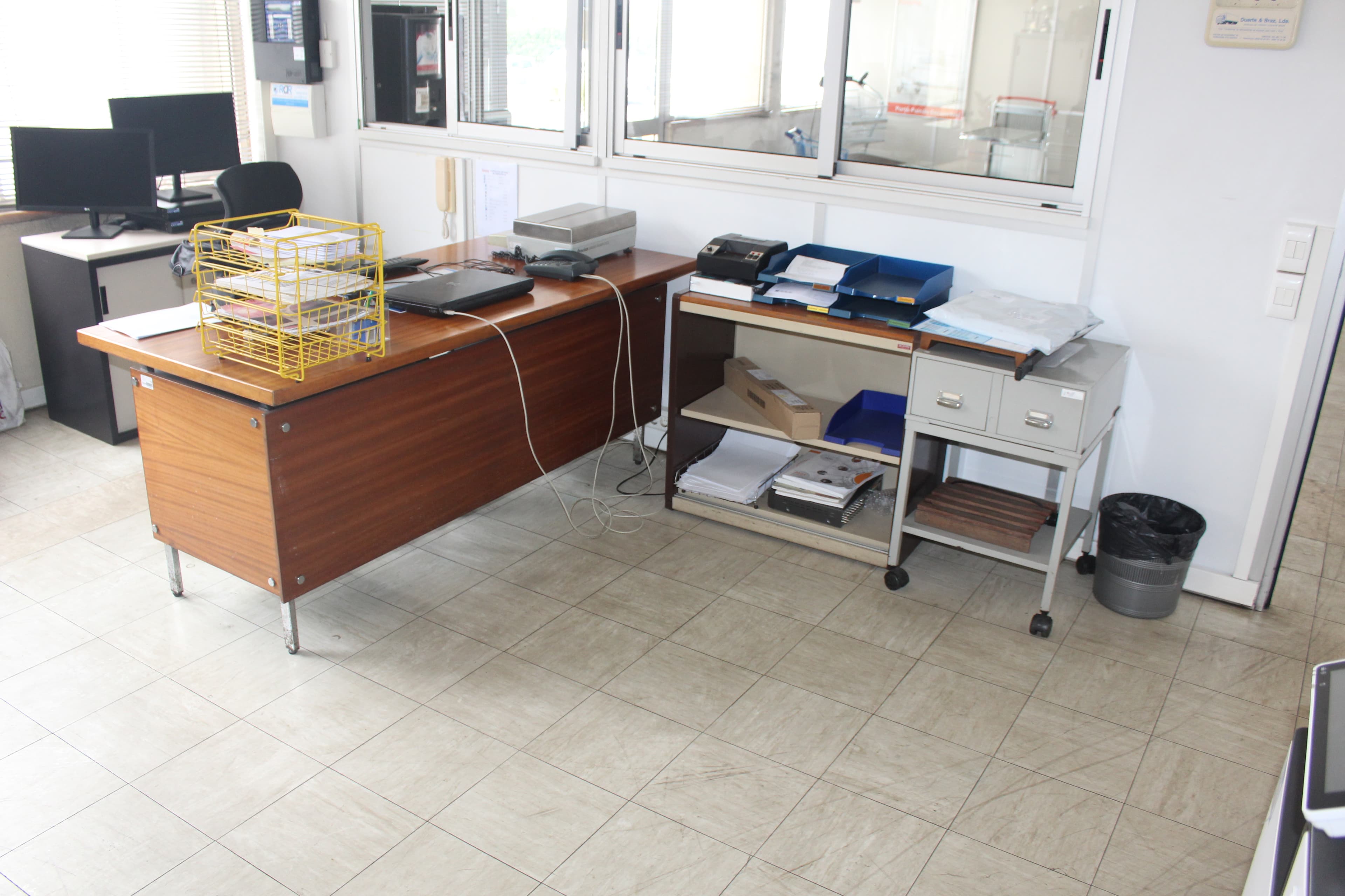 Equipamento de Escritório · Gabinete Médico · Balneário · Diversos — image 11