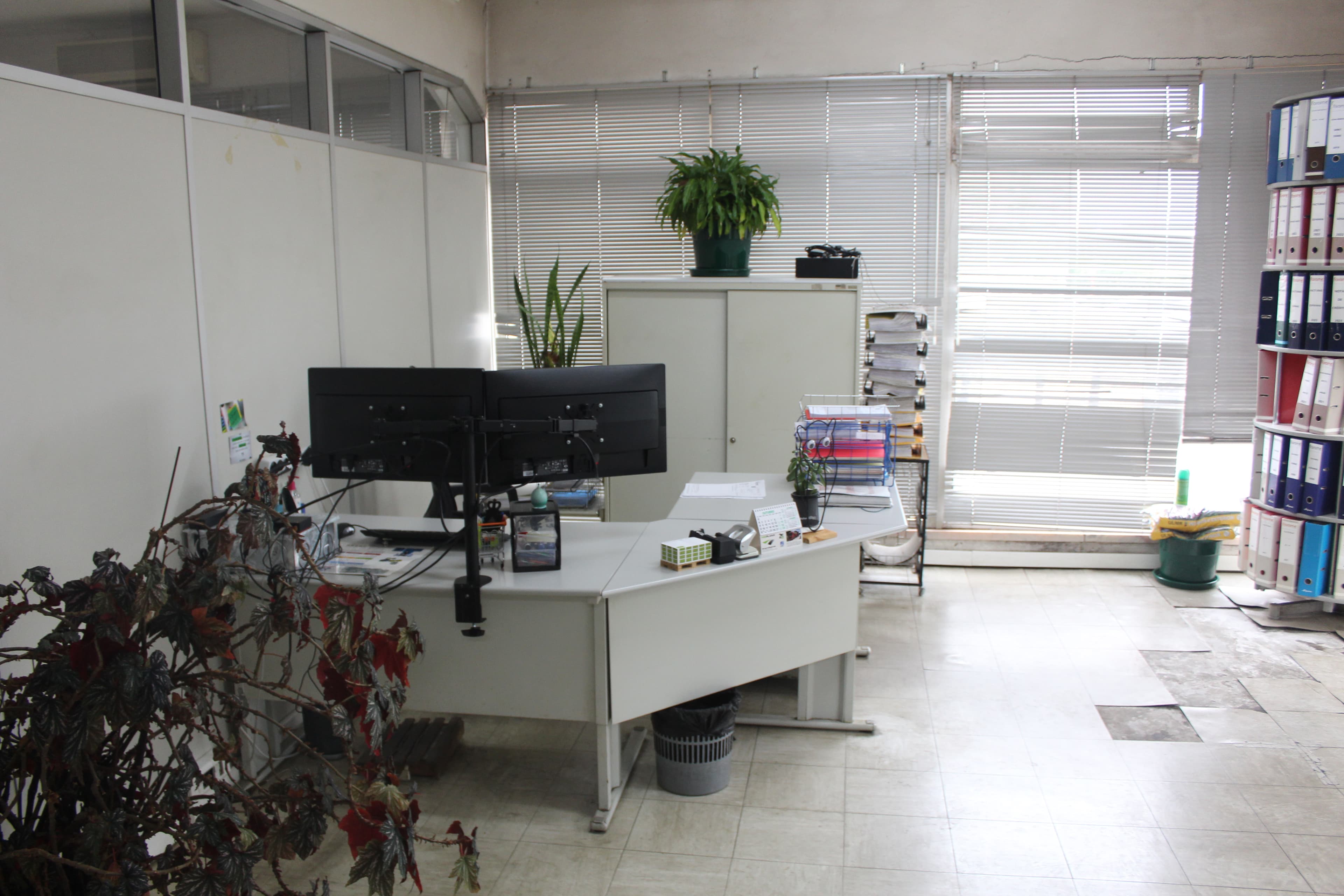 Equipamento de Escritório · Gabinete Médico · Balneário · Diversos — image 35