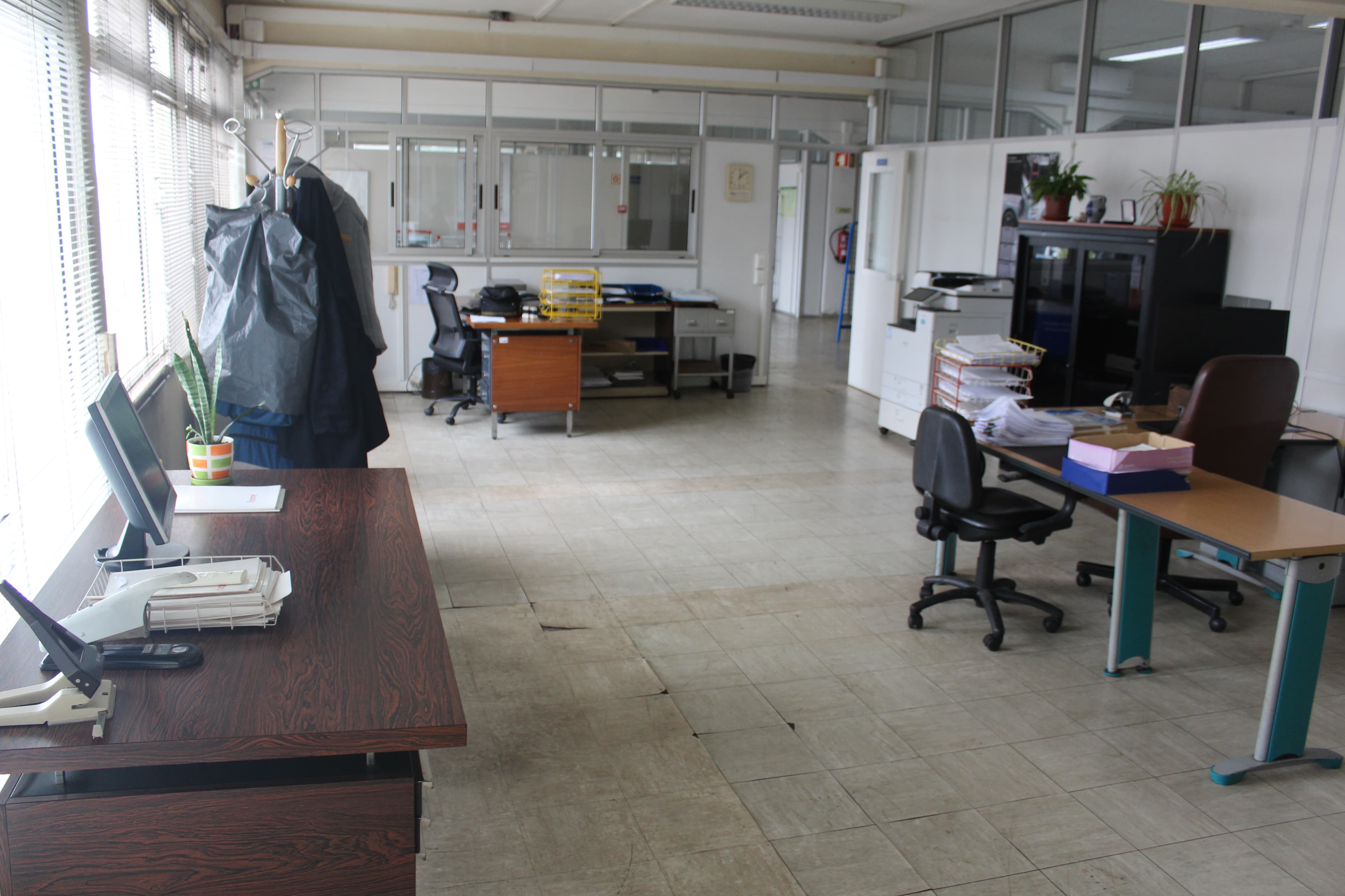 Equipamento de Escritório · Gabinete Médico · Balneário · Diversos — image 10