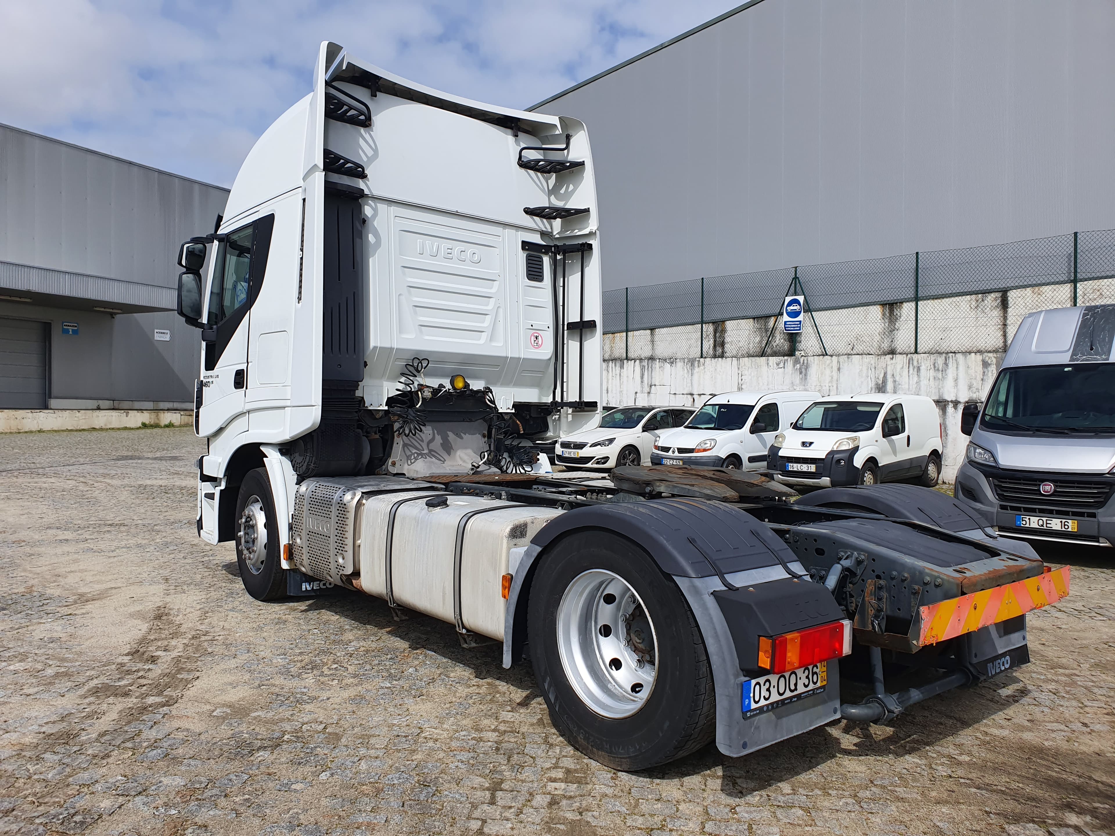 Iveco 460 · Ano 2014 — image 4