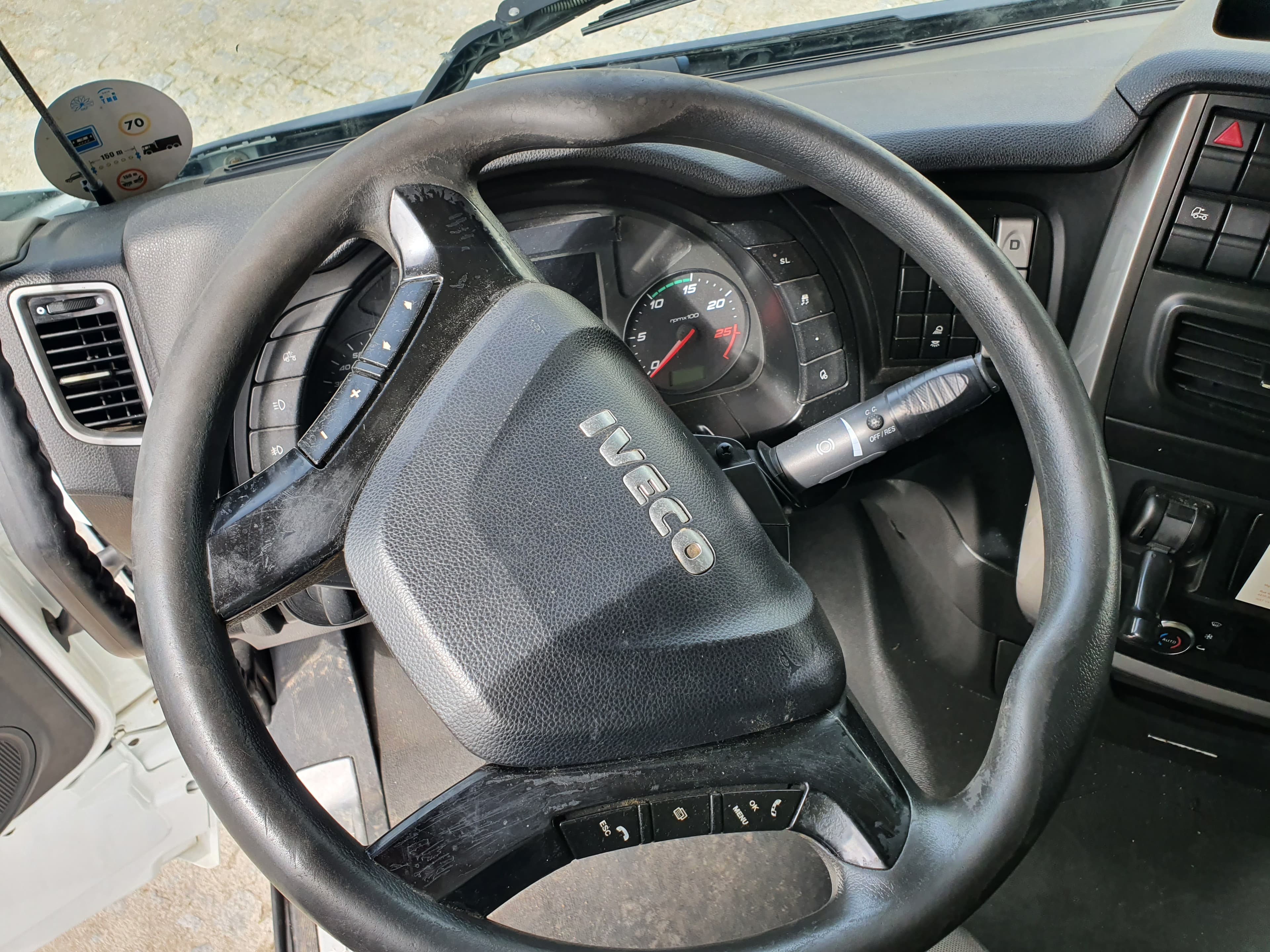 Iveco 460 · Ano 2014 — image 17