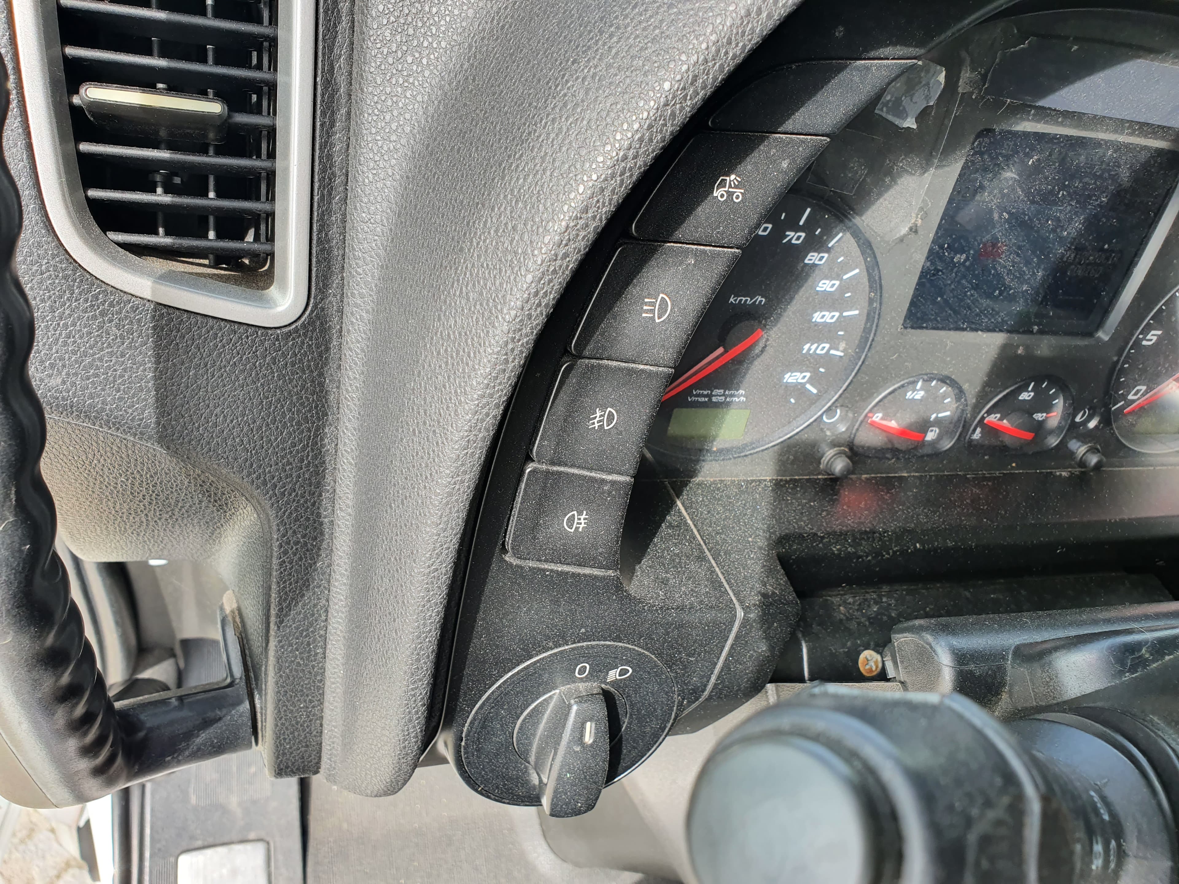 Iveco 460 · Ano 2014 — image 36