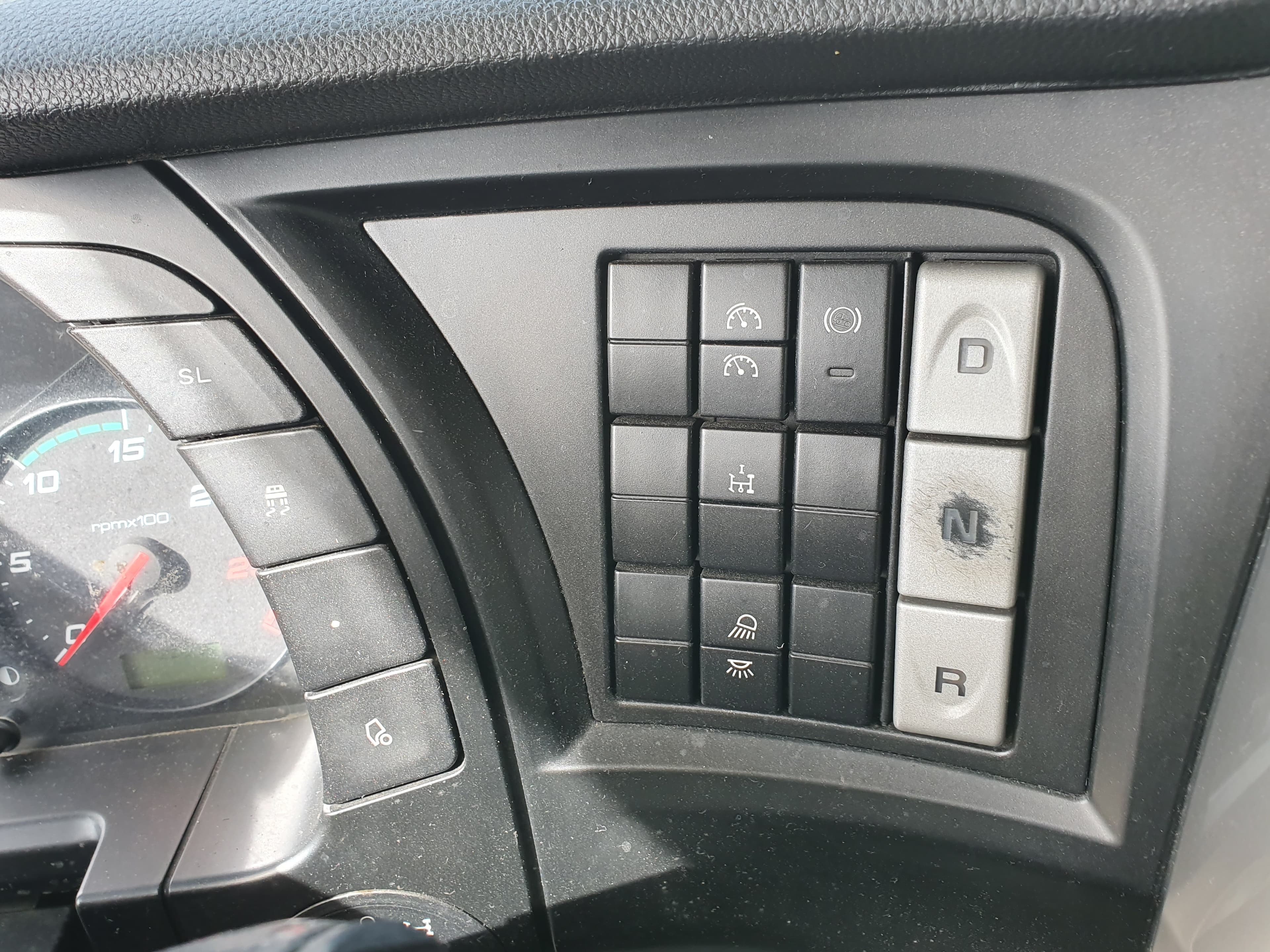 Iveco 460 · Ano 2014 — image 34