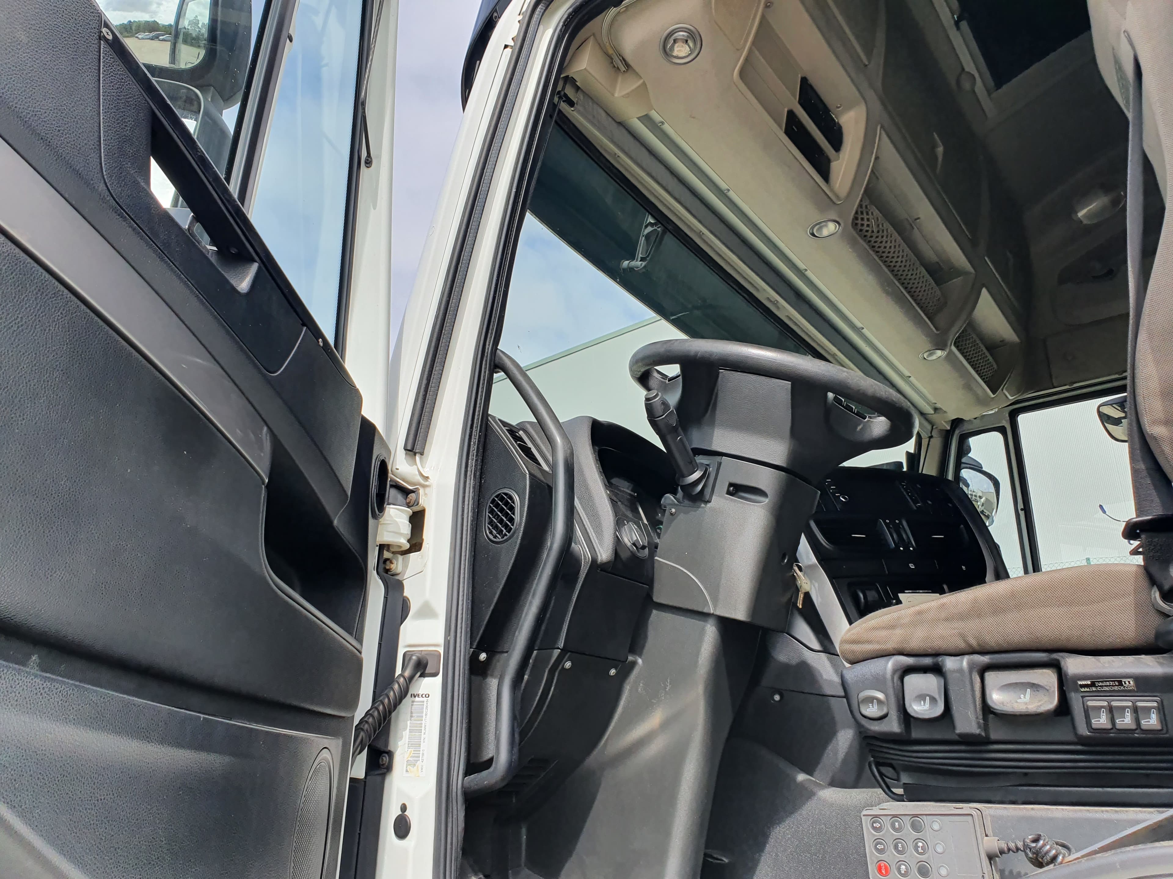 Iveco 460 · Ano 2014 — image 20