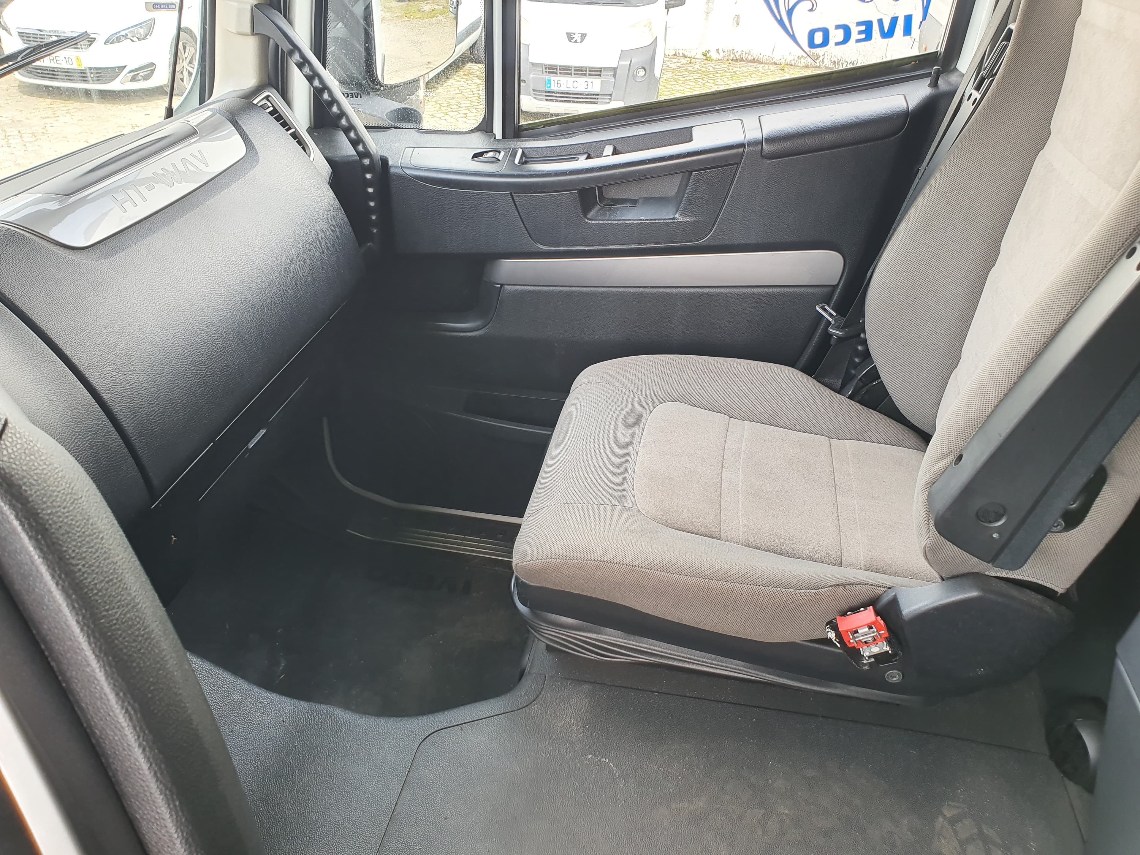 Iveco 460 · Ano 2014 — image 31