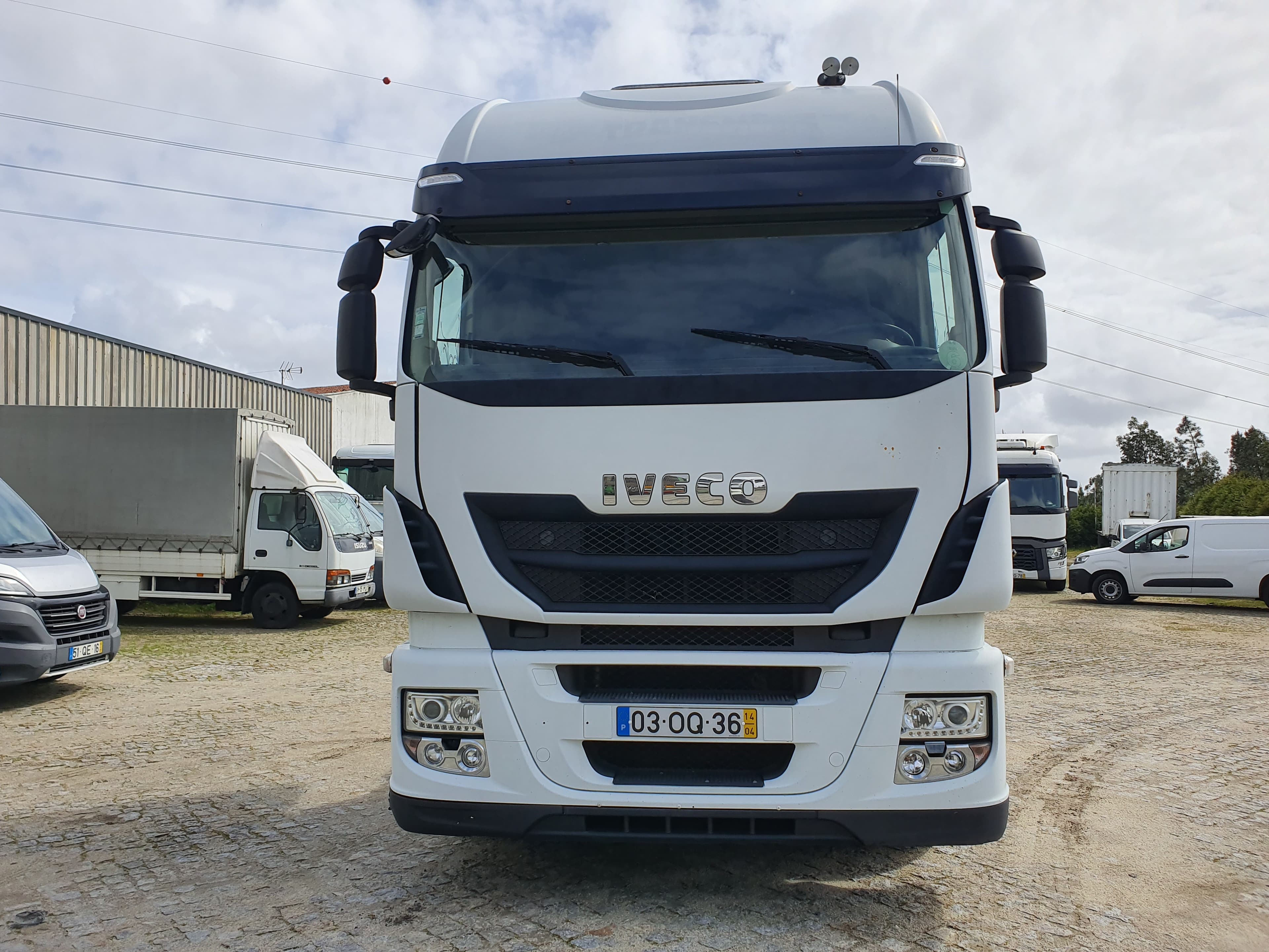 Iveco 460 · Ano 2014 — image 3