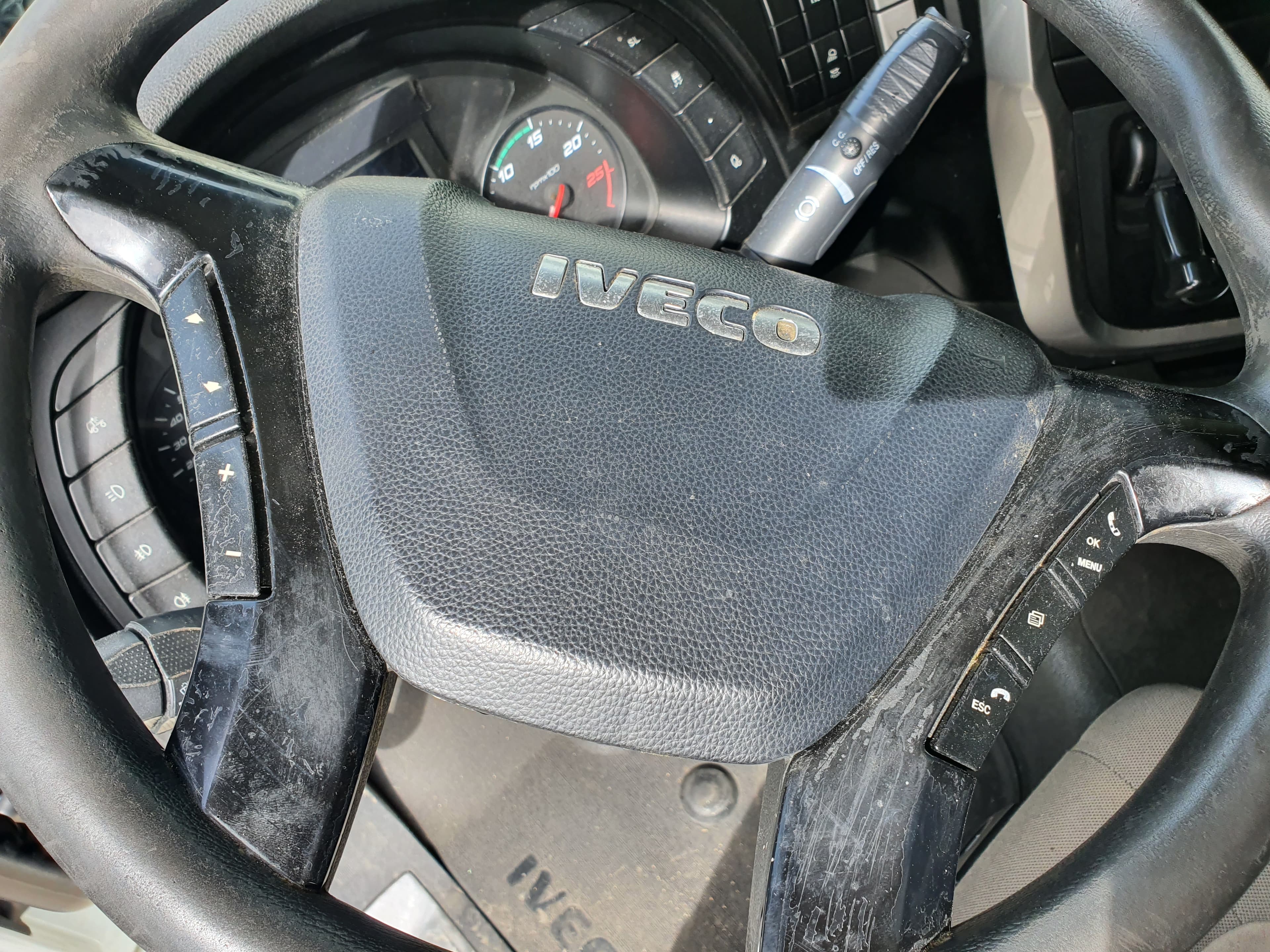 Iveco 460 · Ano 2014 — image 25