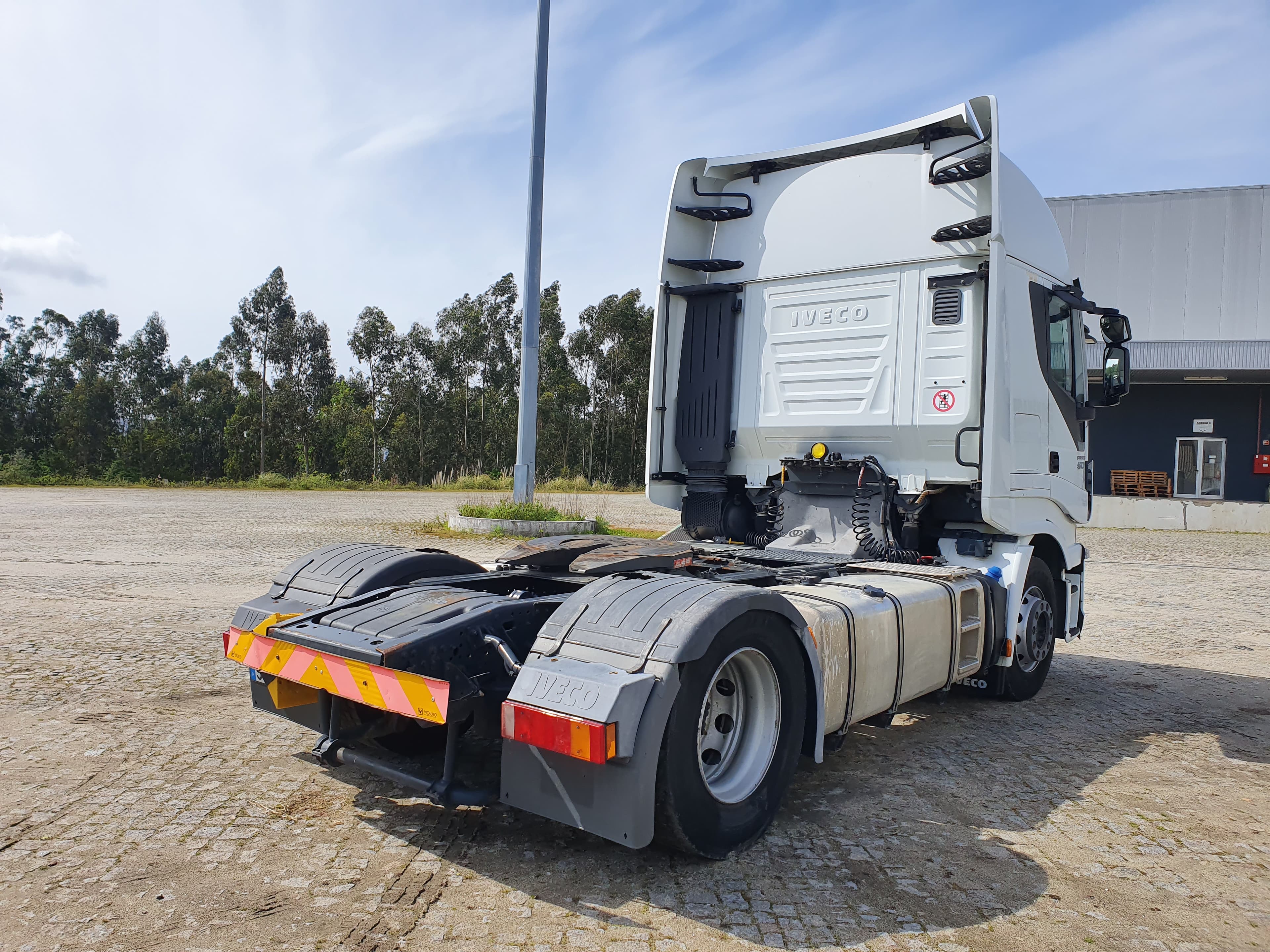 Iveco 460 · Ano 2015 — imagen 4