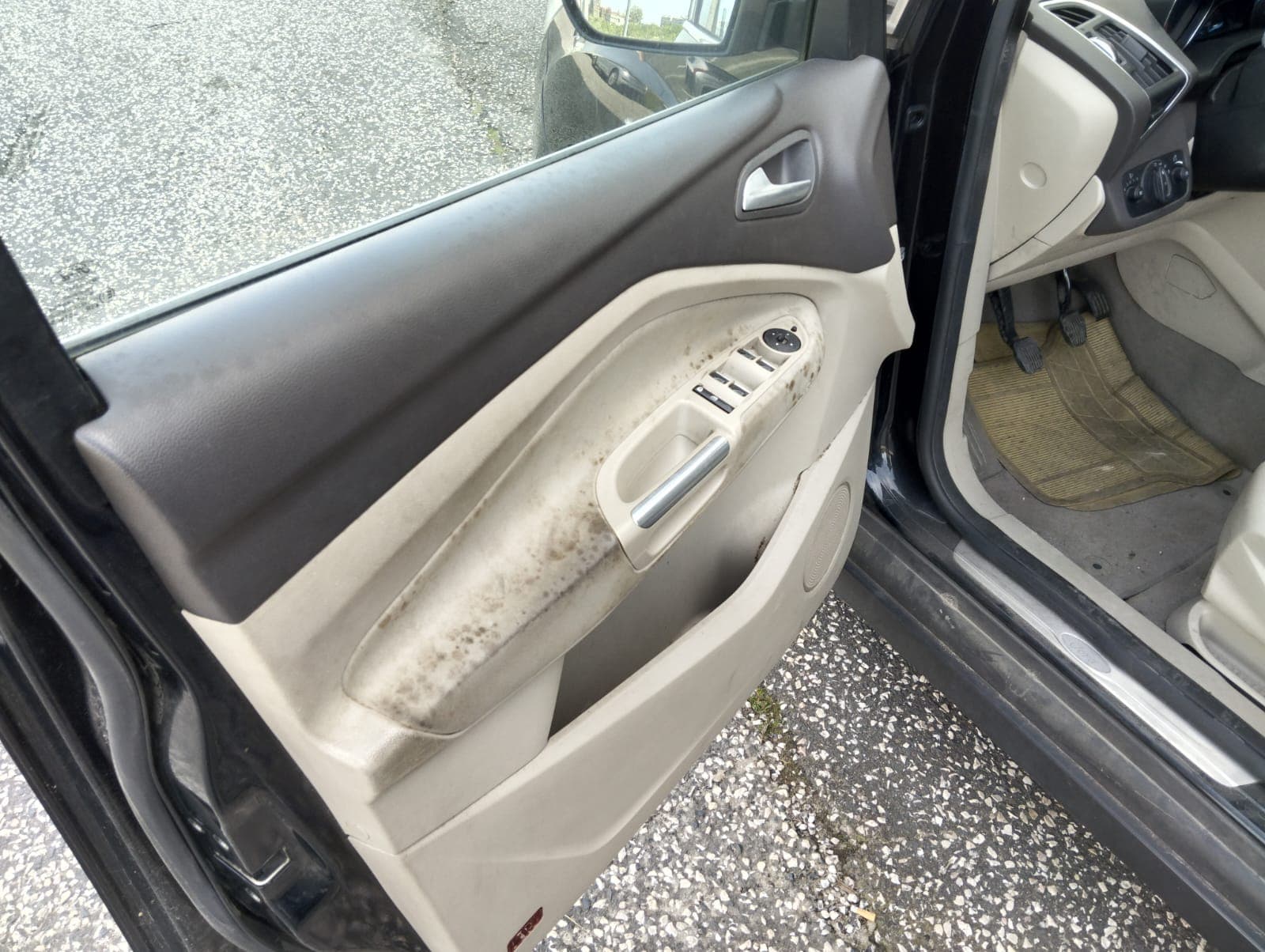 Ford Grand C-Max 1.6 TDCi · Ano 2015 — imagem 11