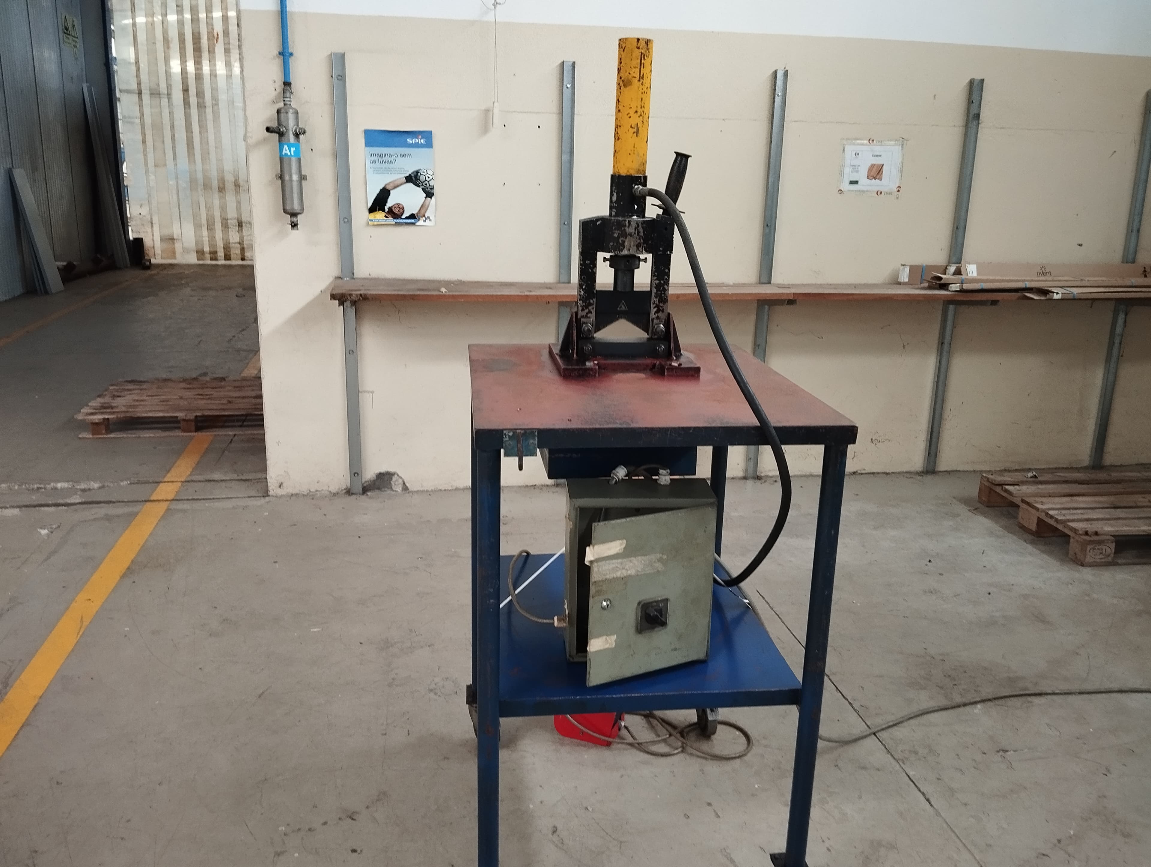 Máquina de Dobrar Metal + Puncionadores + Máquina de dobrar + Diversos — imagem 1