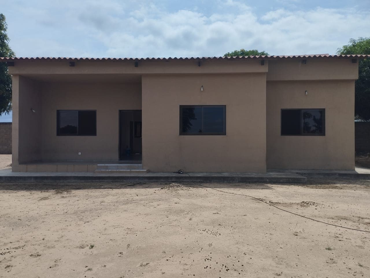 Infraestruturas em Terreno de 4500m² no Bairro de Tchumene 2 — imagen 8