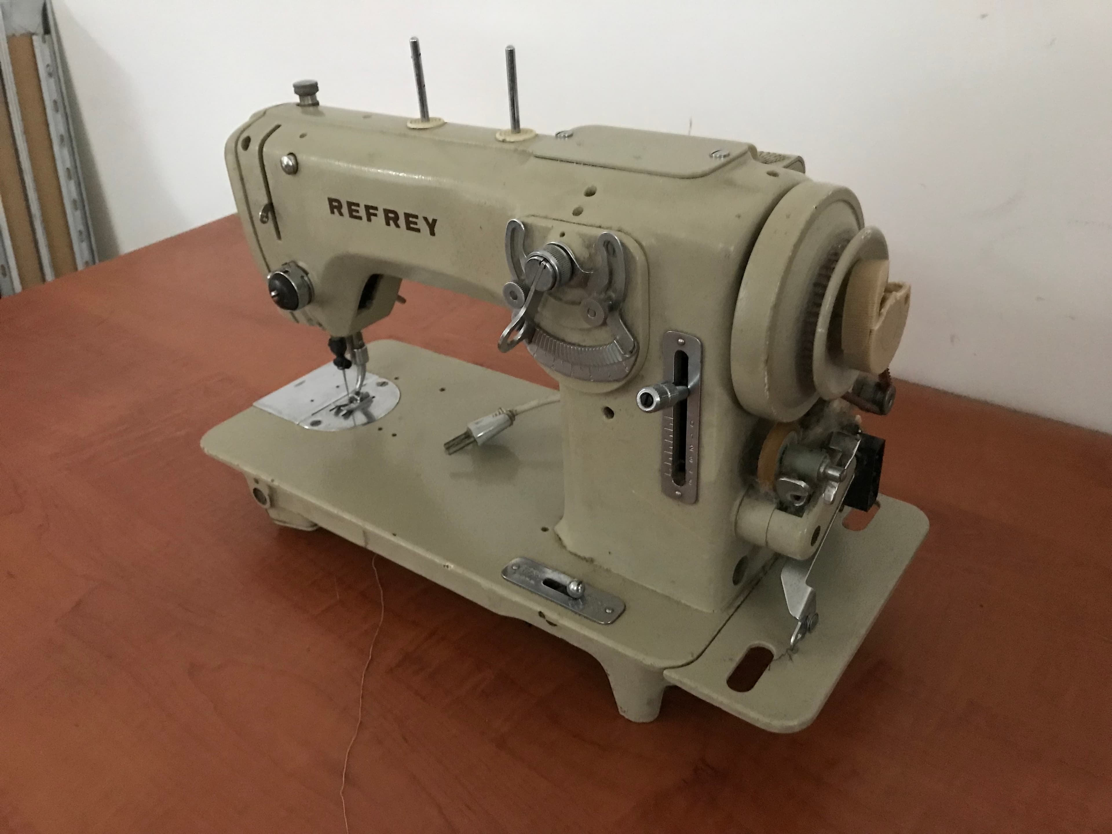 Máquina de Coser Refrey — imagen 5