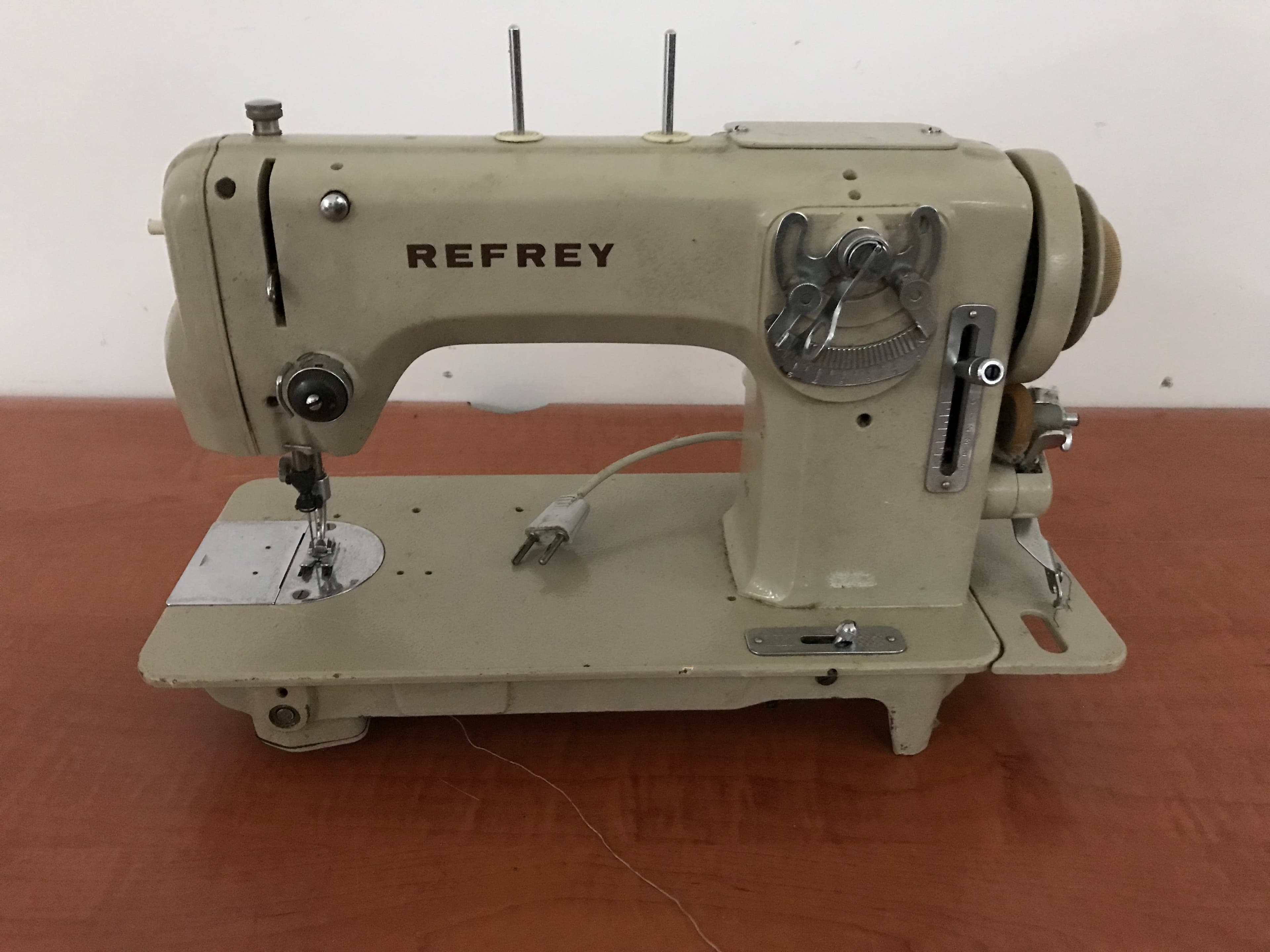 Máquina de Coser Refrey — imagen 7