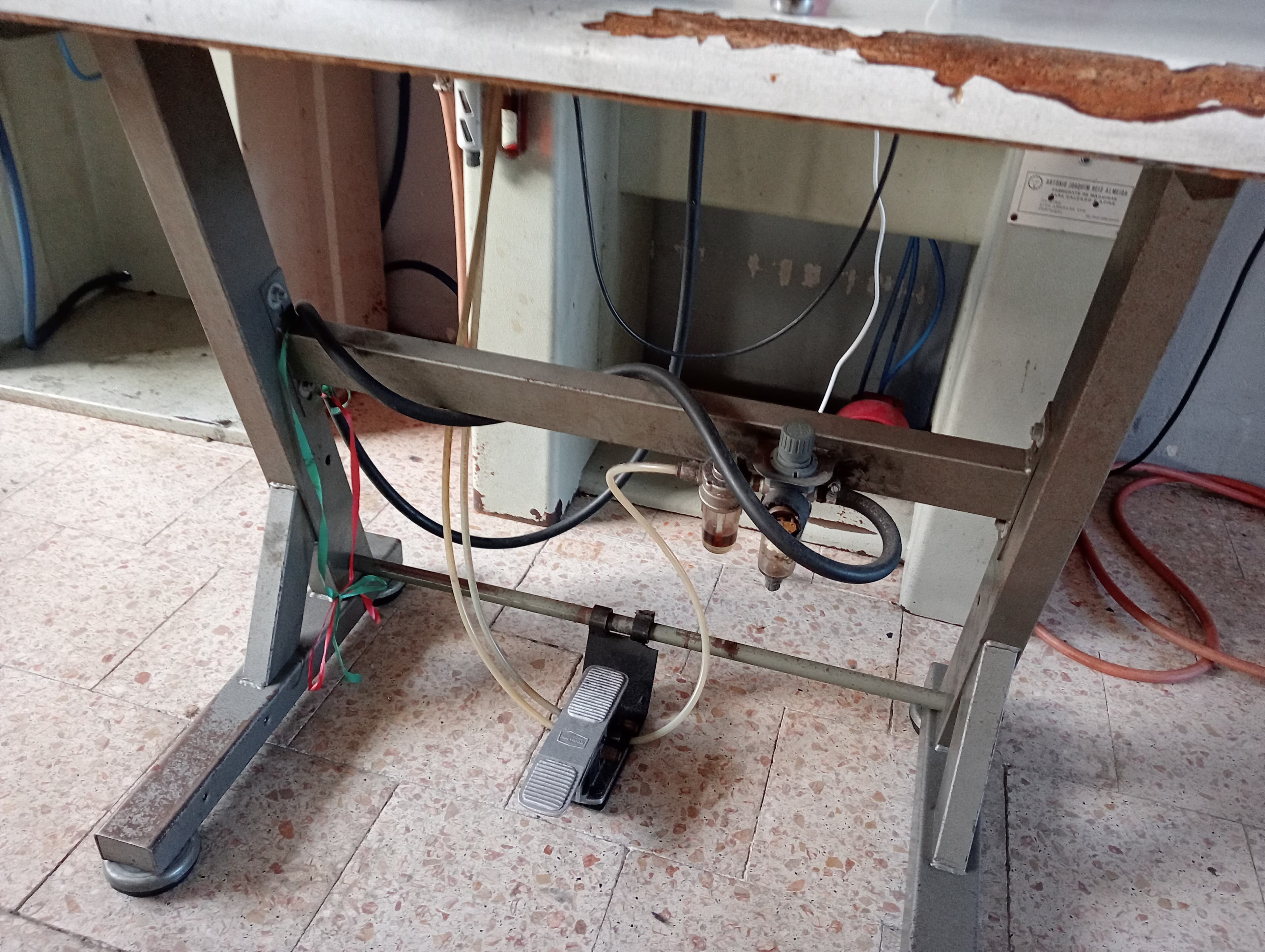 Máquinas de Ilhoses · Mesas de dar cola — imagem 6