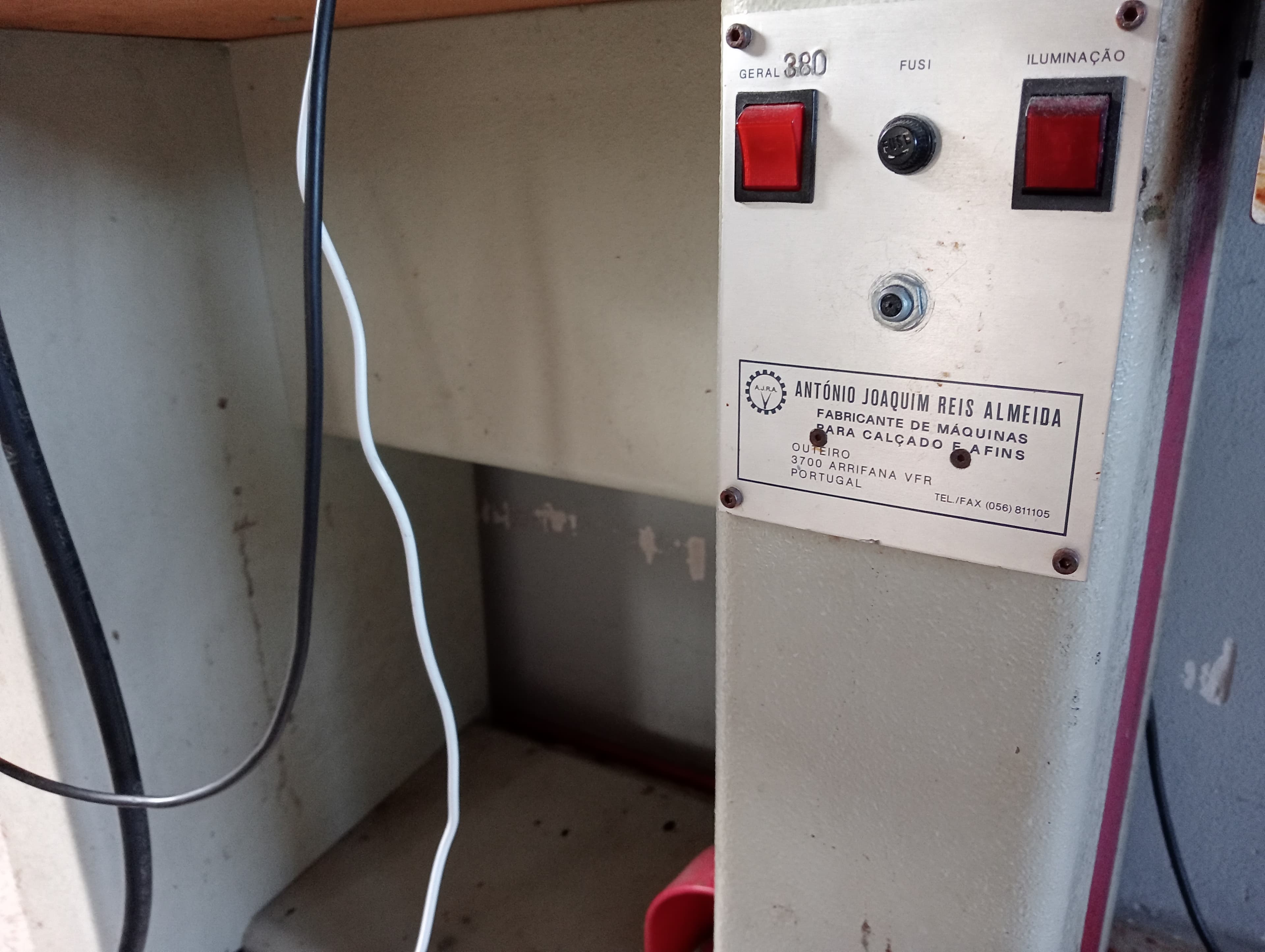 Máquinas de Ilhoses · Mesas de dar cola — imagem 10