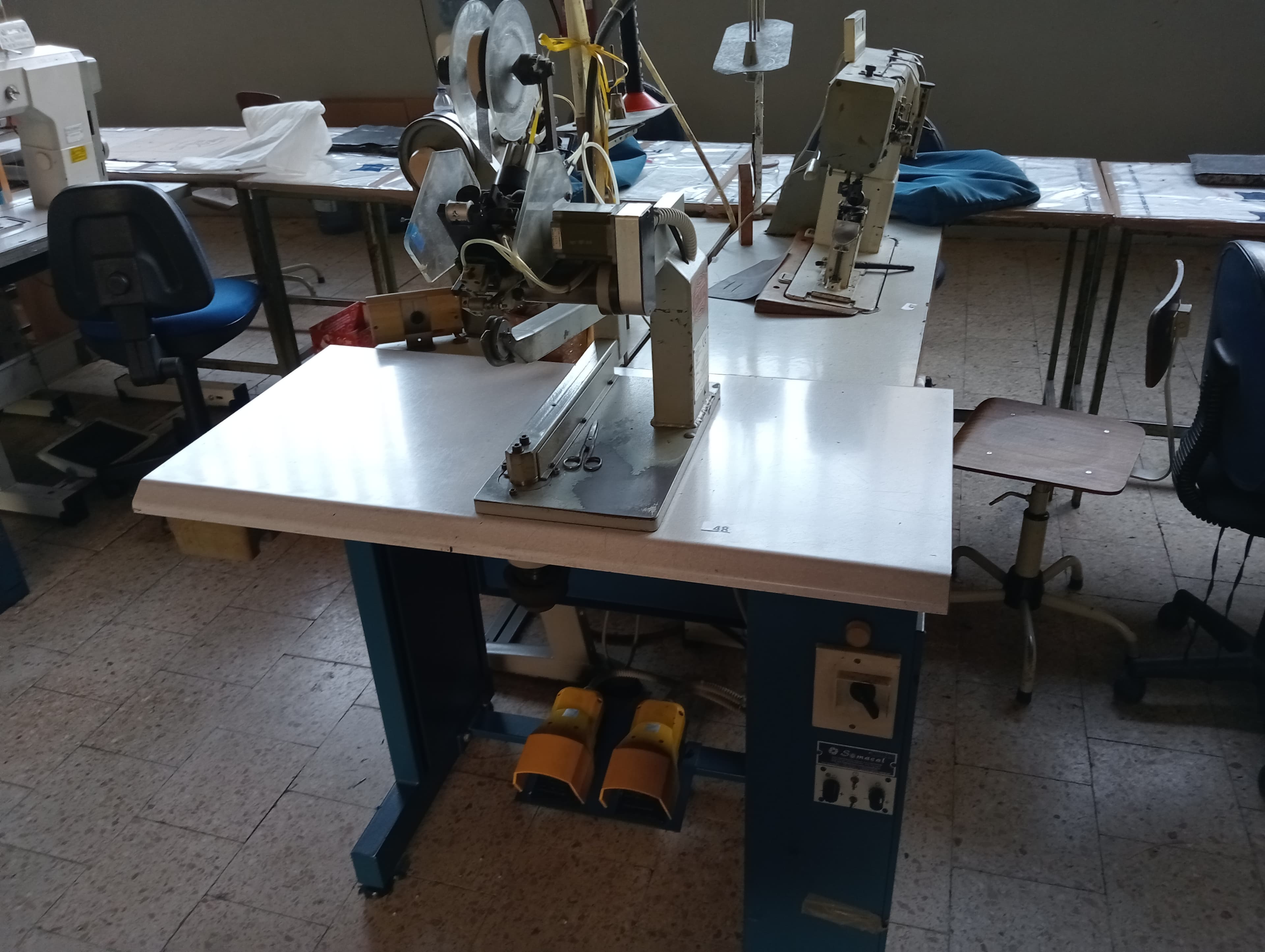 Máquina de Ilhoses · Máquina de Zig-Zag · Máquinas de Coluna Alta · Máquina de Meter Fita — imagen 19