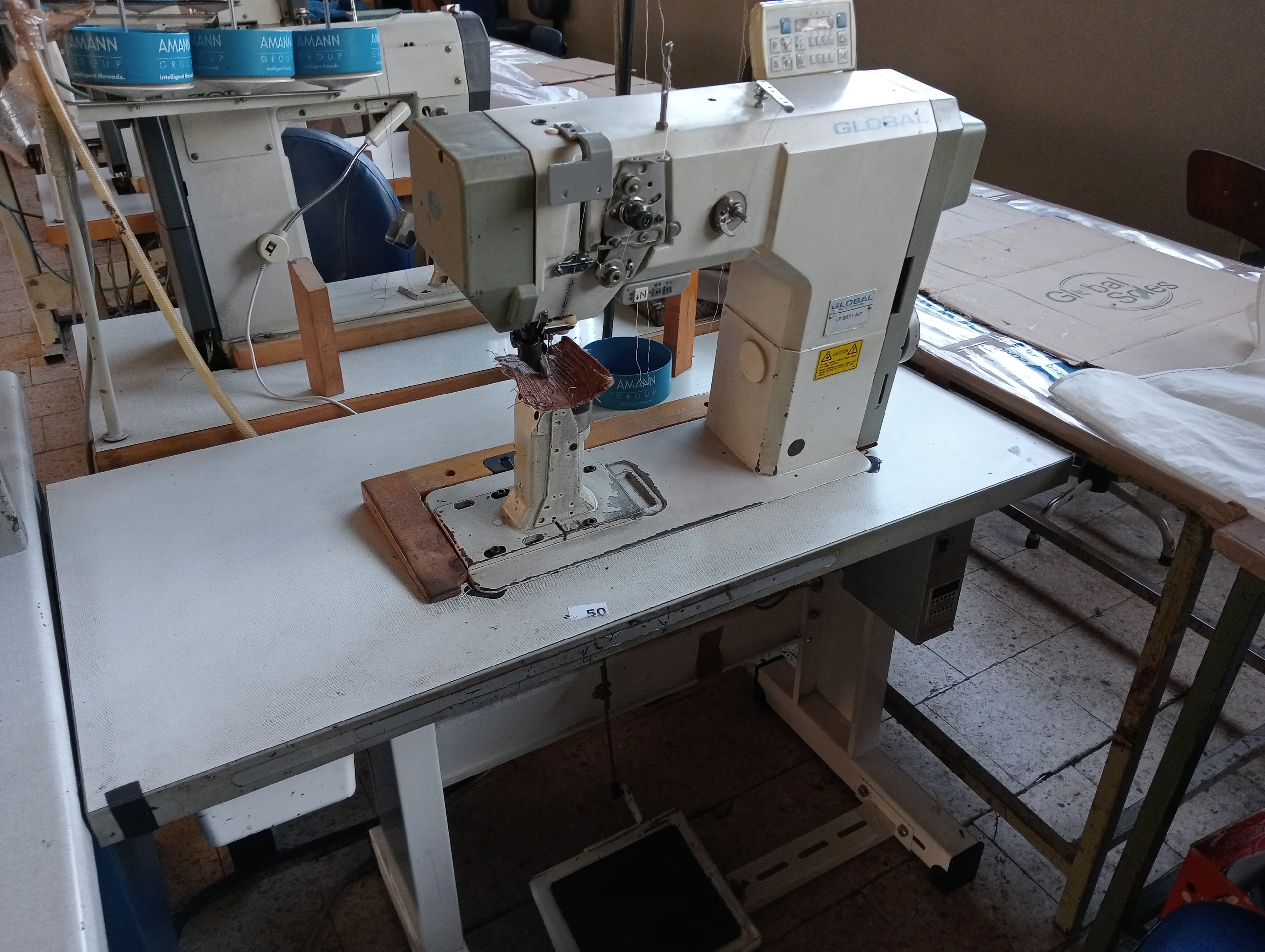 Máquina de Ilhoses · Máquina de Zig-Zag · Máquinas de Coluna Alta · Máquina de Meter Fita — imagen 28