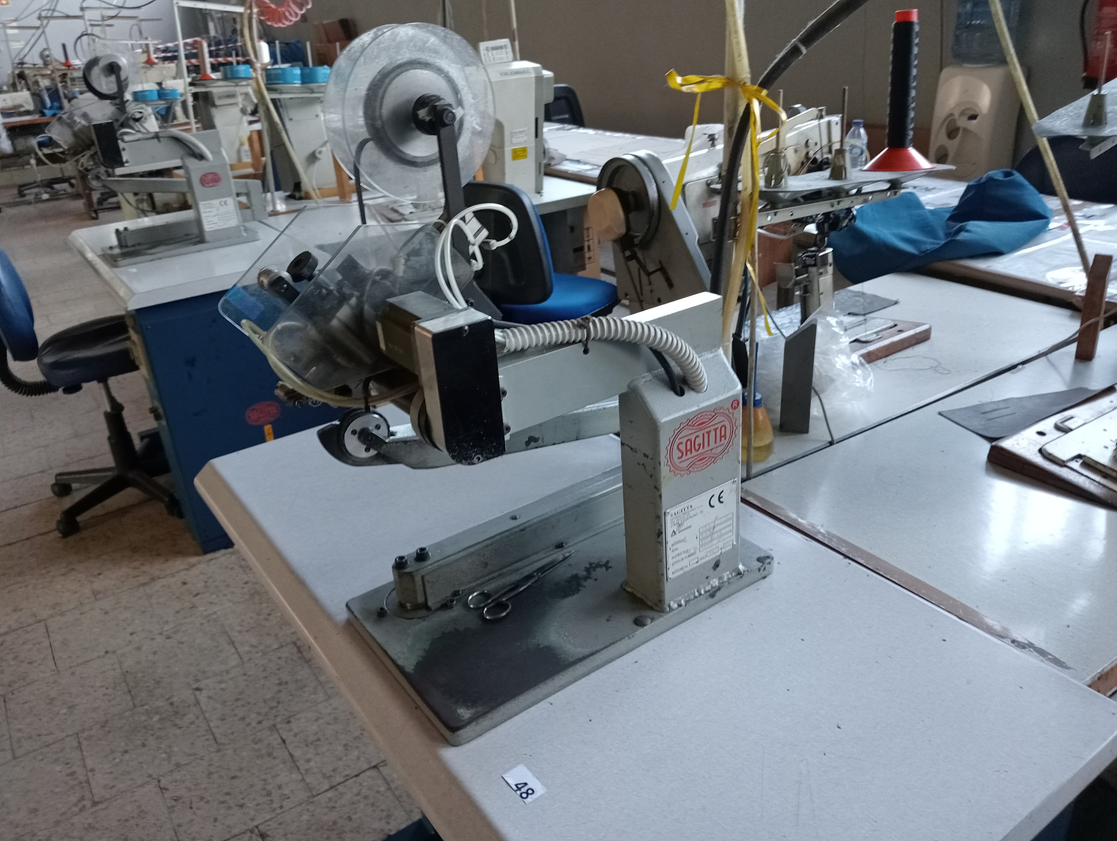 Máquina de Ilhoses · Máquina de Zig-Zag · Máquinas de Coluna Alta · Máquina de Meter Fita — imagen 20