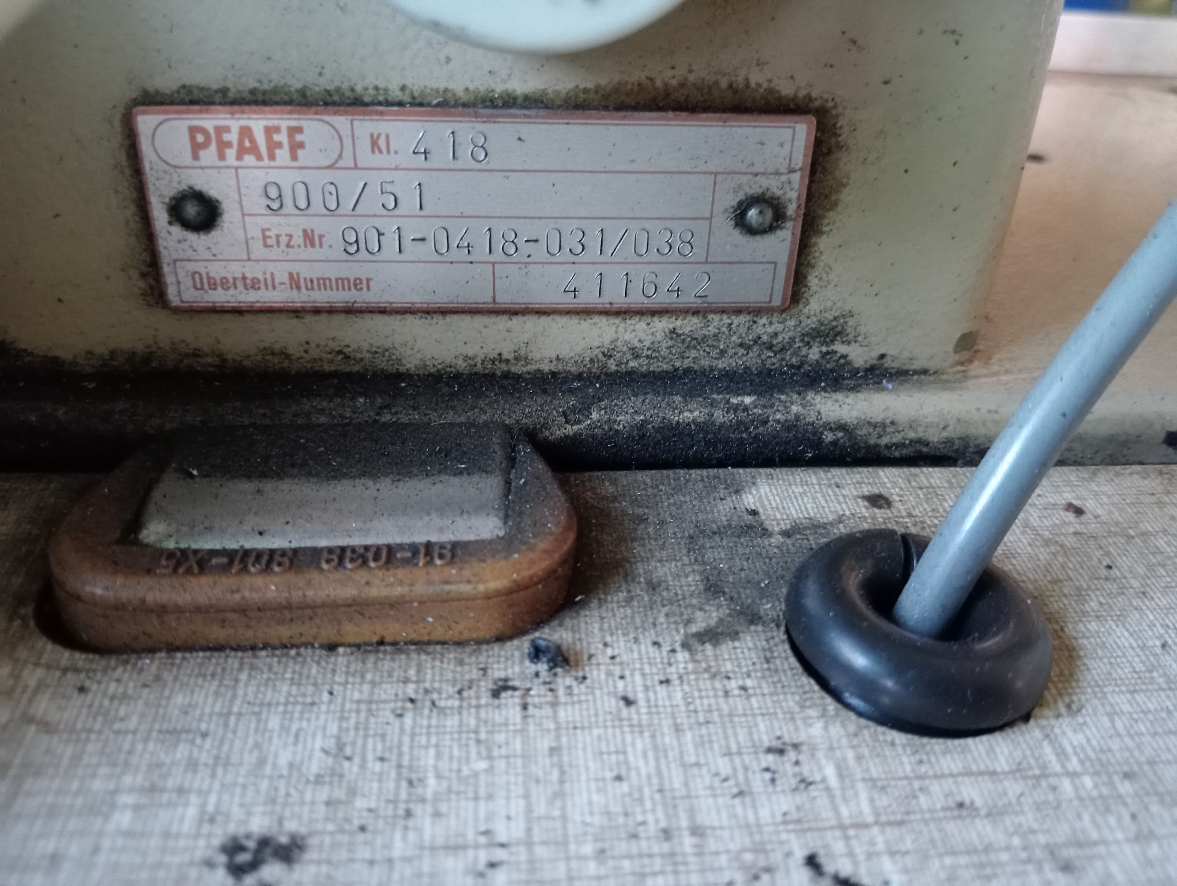 Máquina de Ilhoses · Máquina de Zig-Zag · Máquinas de Coluna Alta · Máquina de Meter Fita — imagen 9