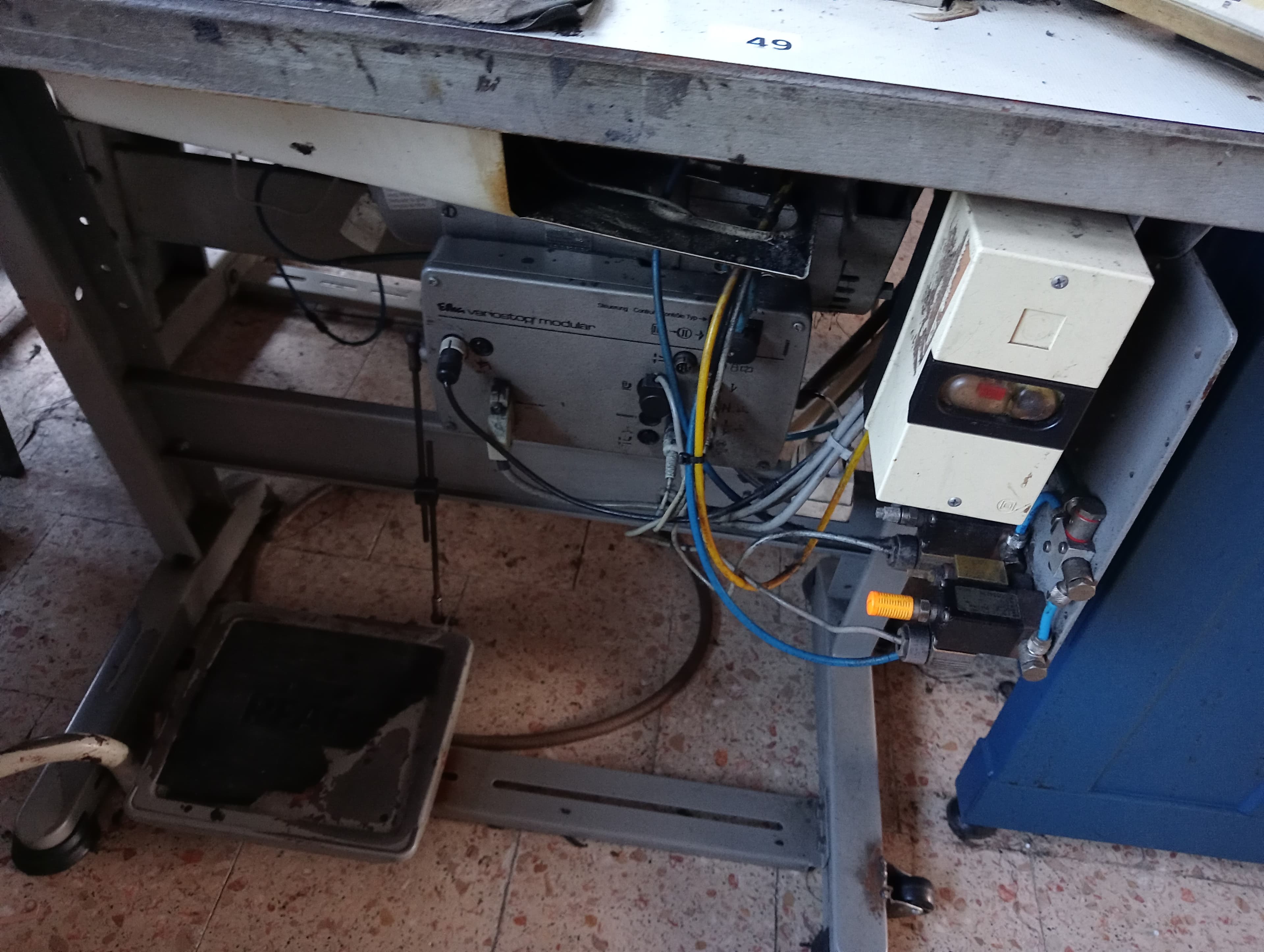 Máquina de Ilhoses · Máquina de Zig-Zag · Máquinas de Coluna Alta · Máquina de Meter Fita — imagen 26