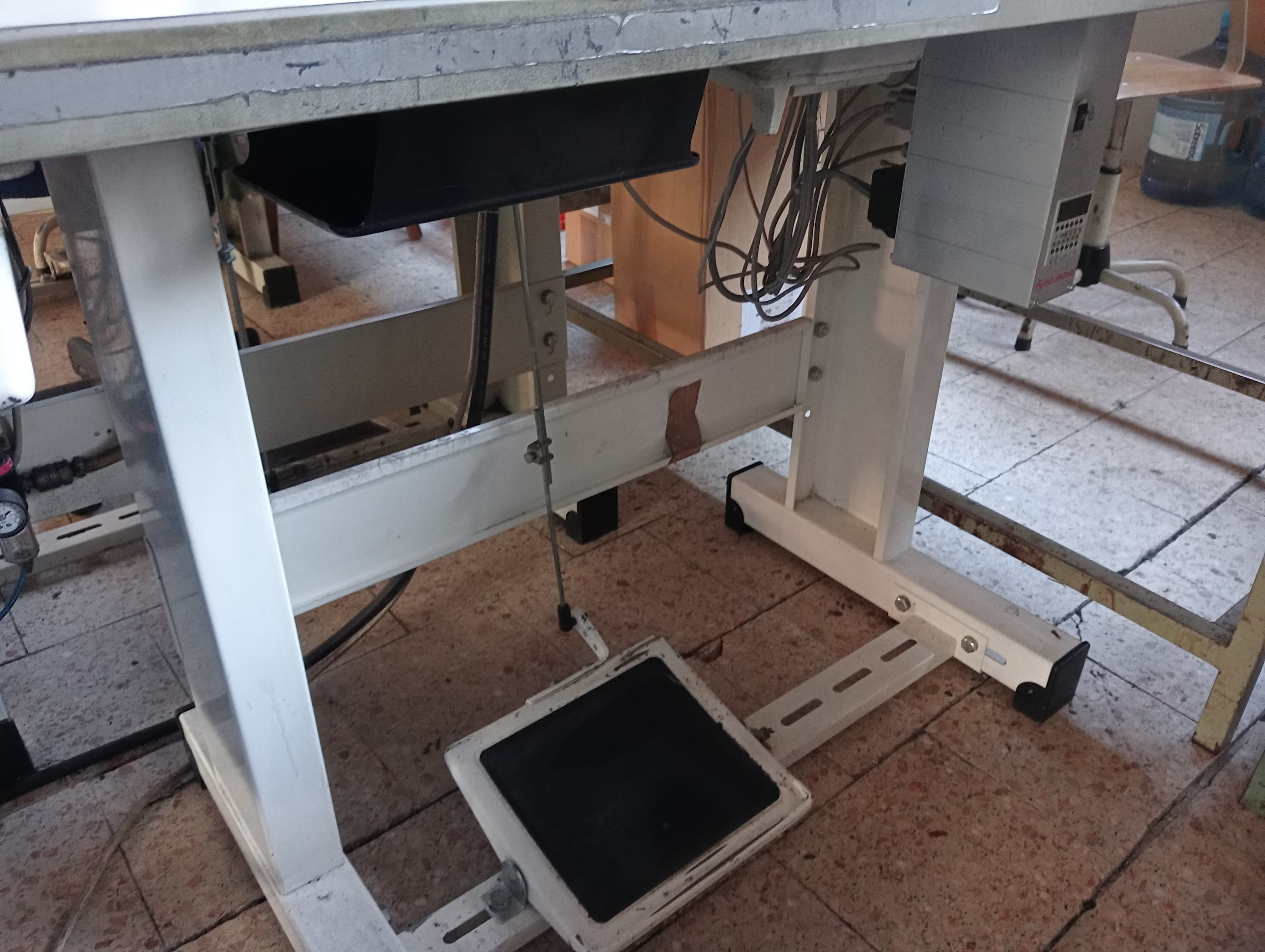 Máquina de Ilhoses · Máquina de Zig-Zag · Máquinas de Coluna Alta · Máquina de Meter Fita — imagen 31