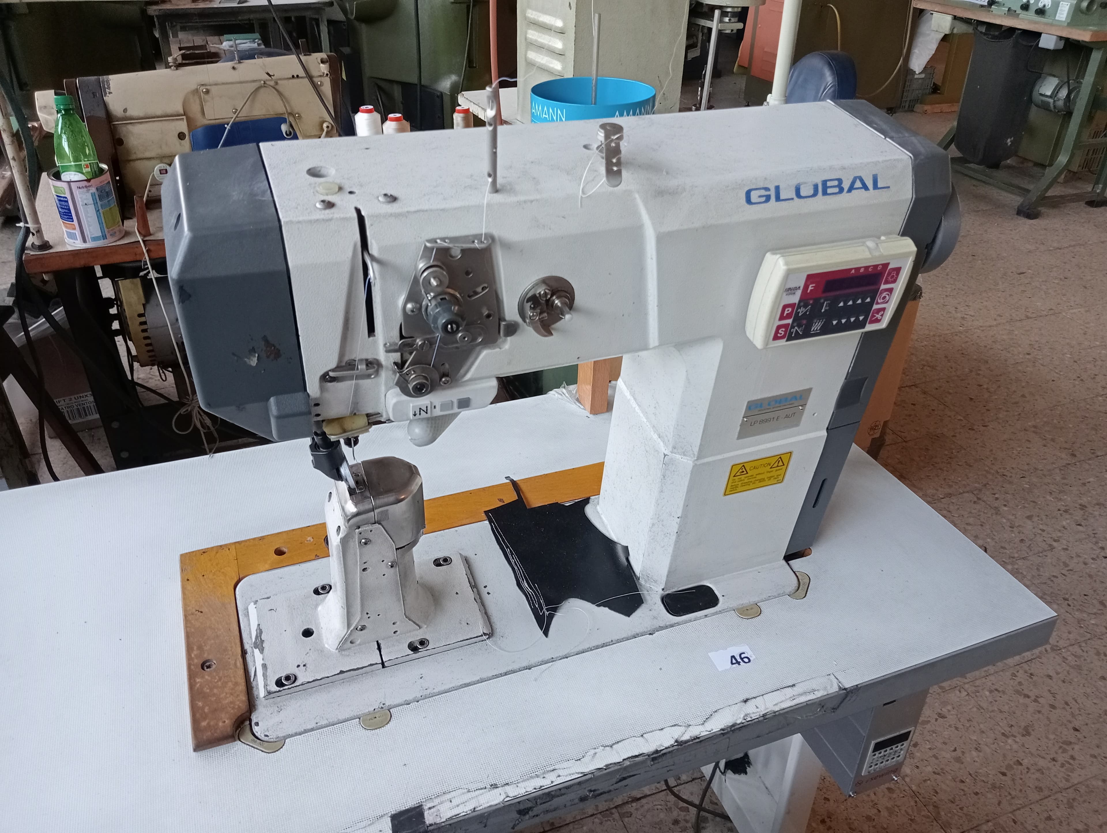 Máquina de Ilhoses · Máquina de Zig-Zag · Máquinas de Coluna Alta · Máquina de Meter Fita — imagen 14