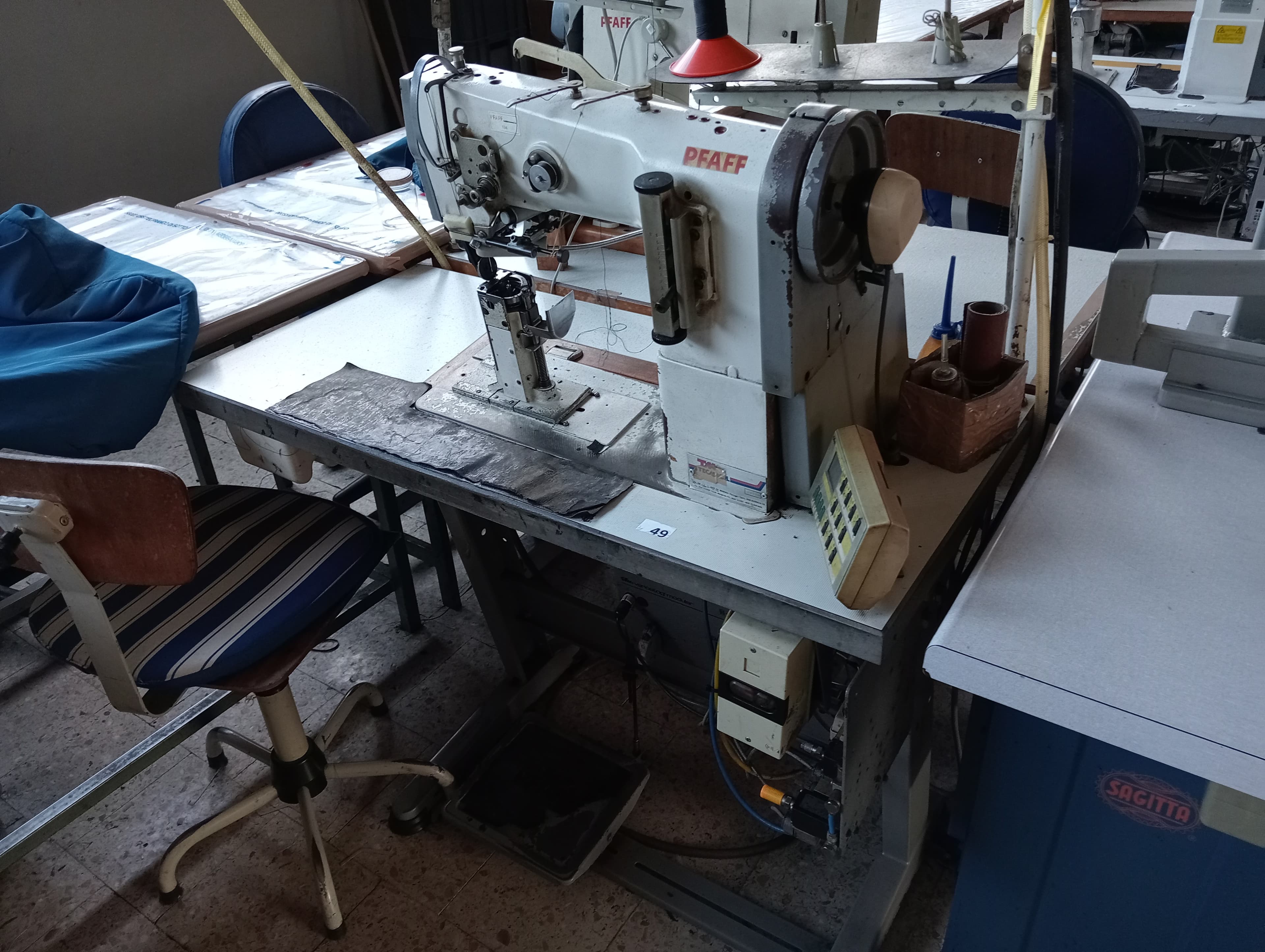 Máquina de Ilhoses · Máquina de Zig-Zag · Máquinas de Coluna Alta · Máquina de Meter Fita — imagen 23