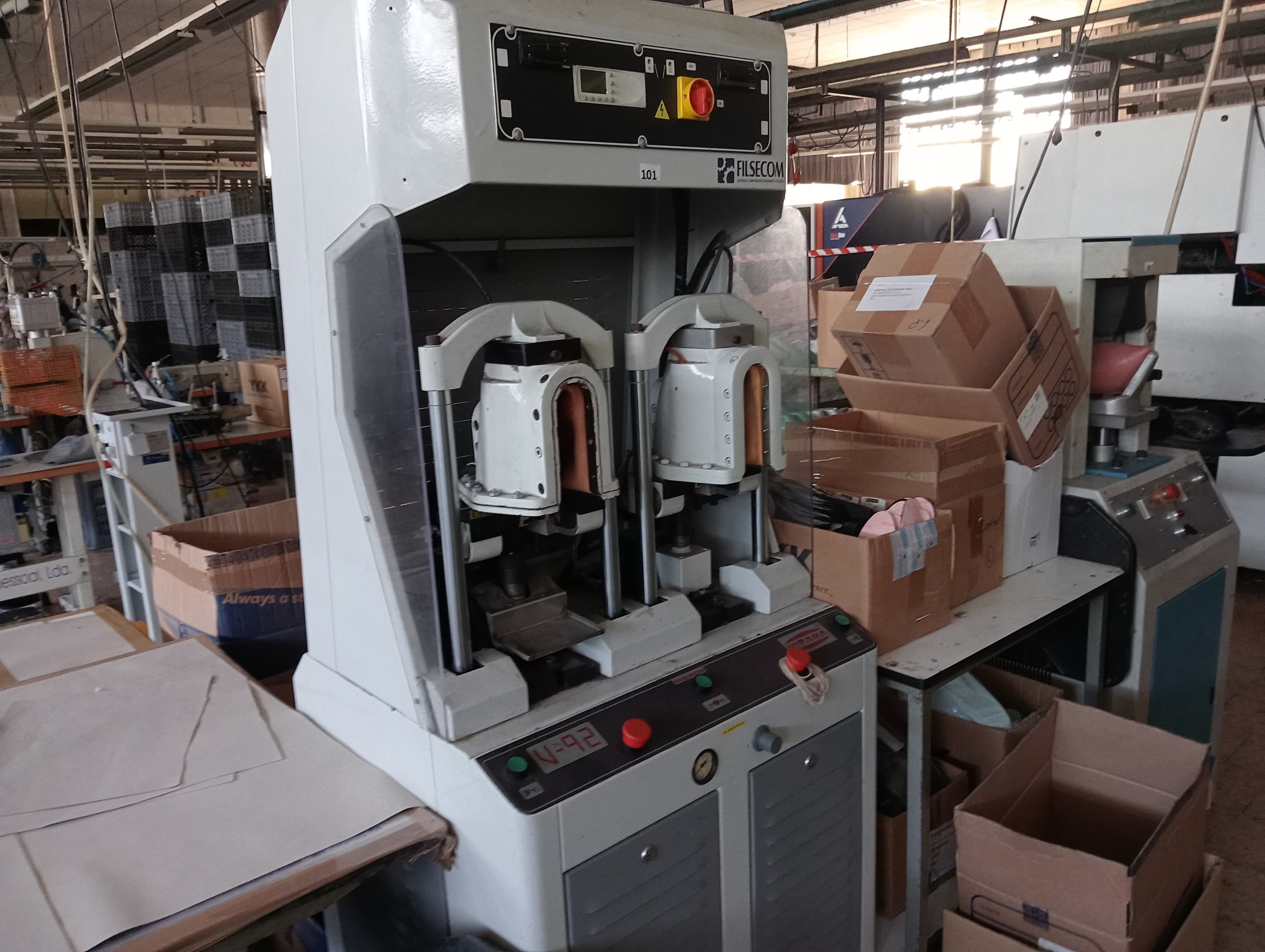 Máquina de Moldar + Máquina de Contrafortes — imagem 3