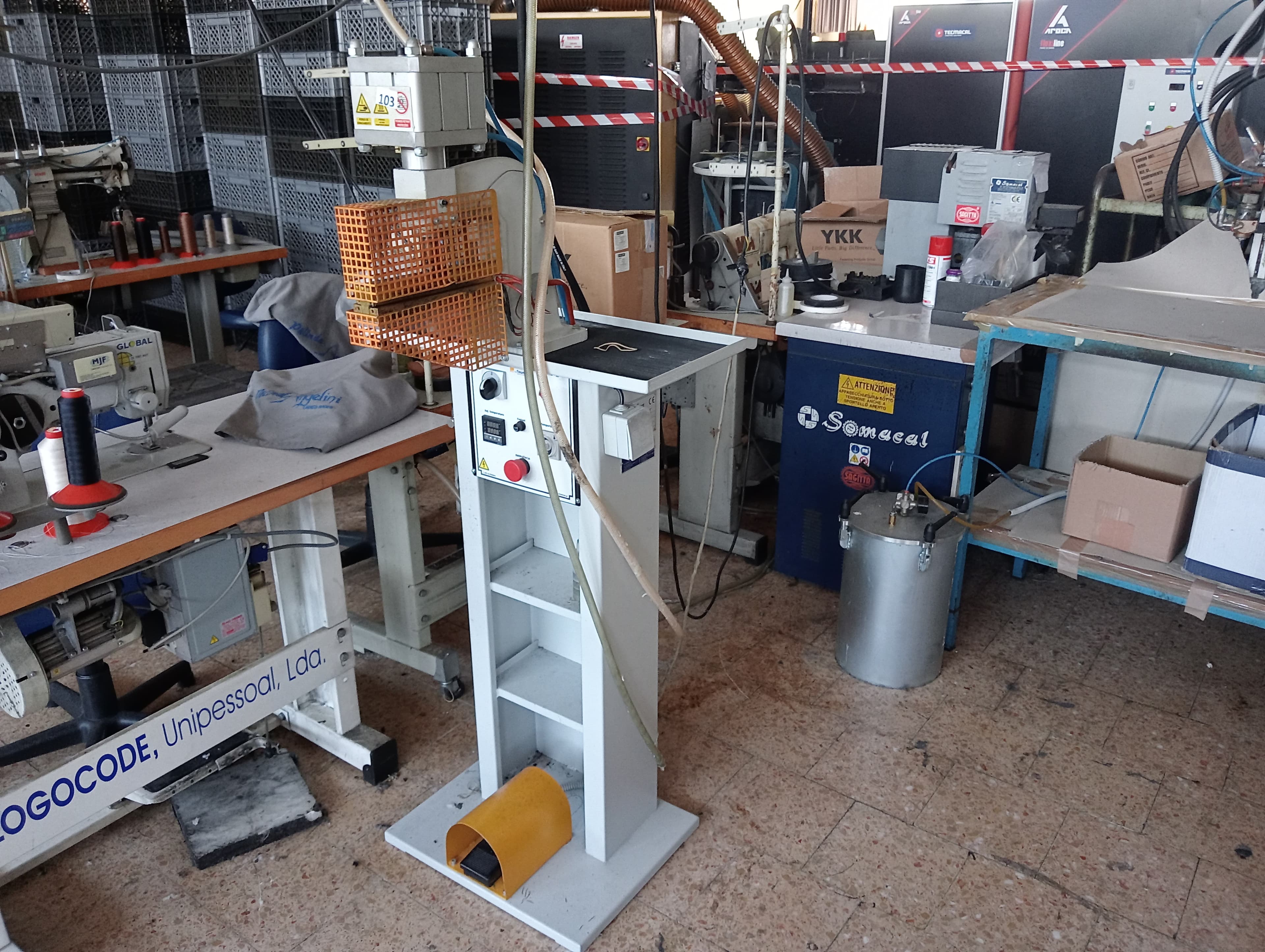 Máquina de Queimar Elástico · Mesa de Dar Cola — image 4