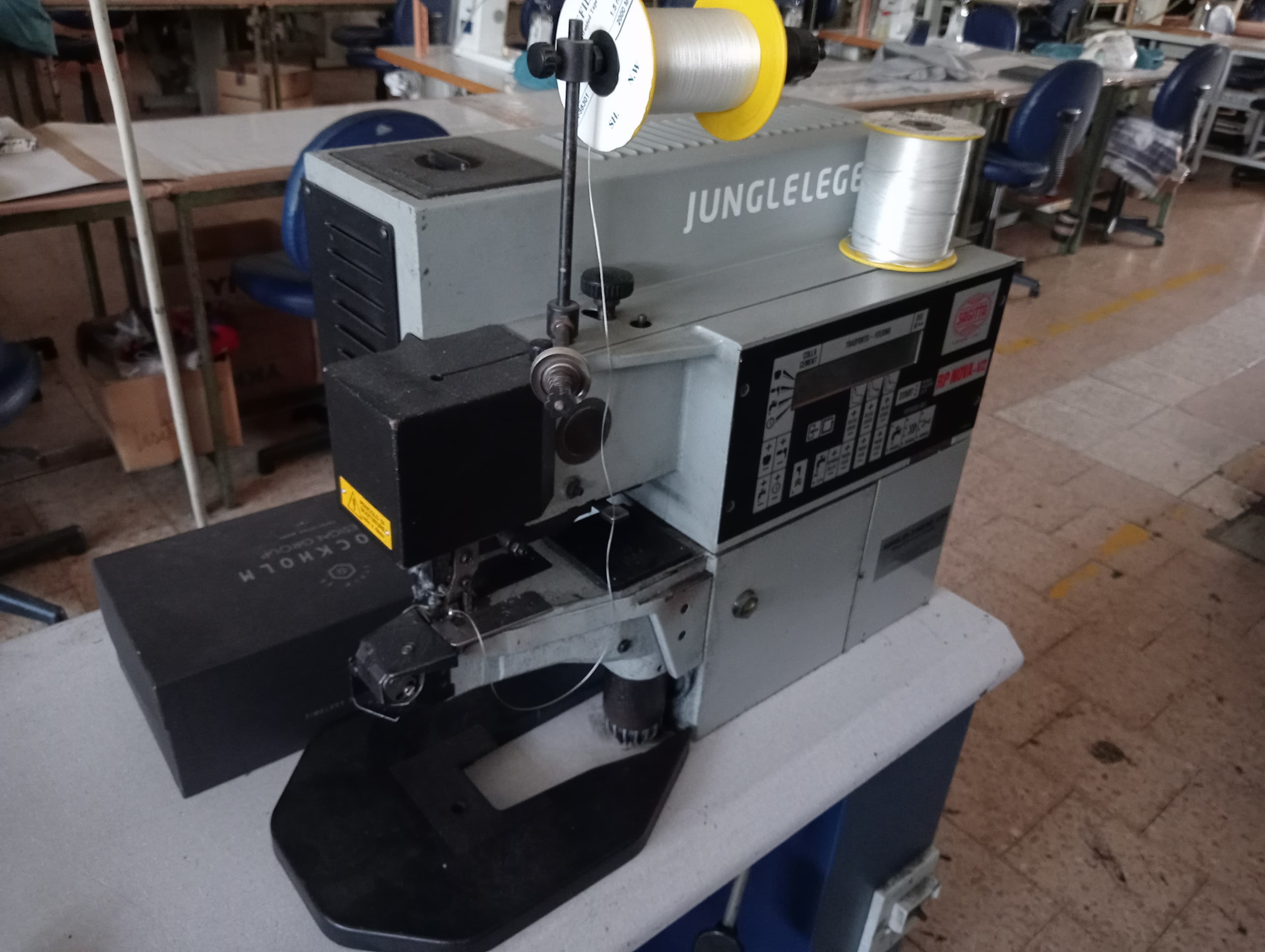 Máquina de Coluna Alta · Máquina de Meter Fita · Máquina de Orlar — imagem 11