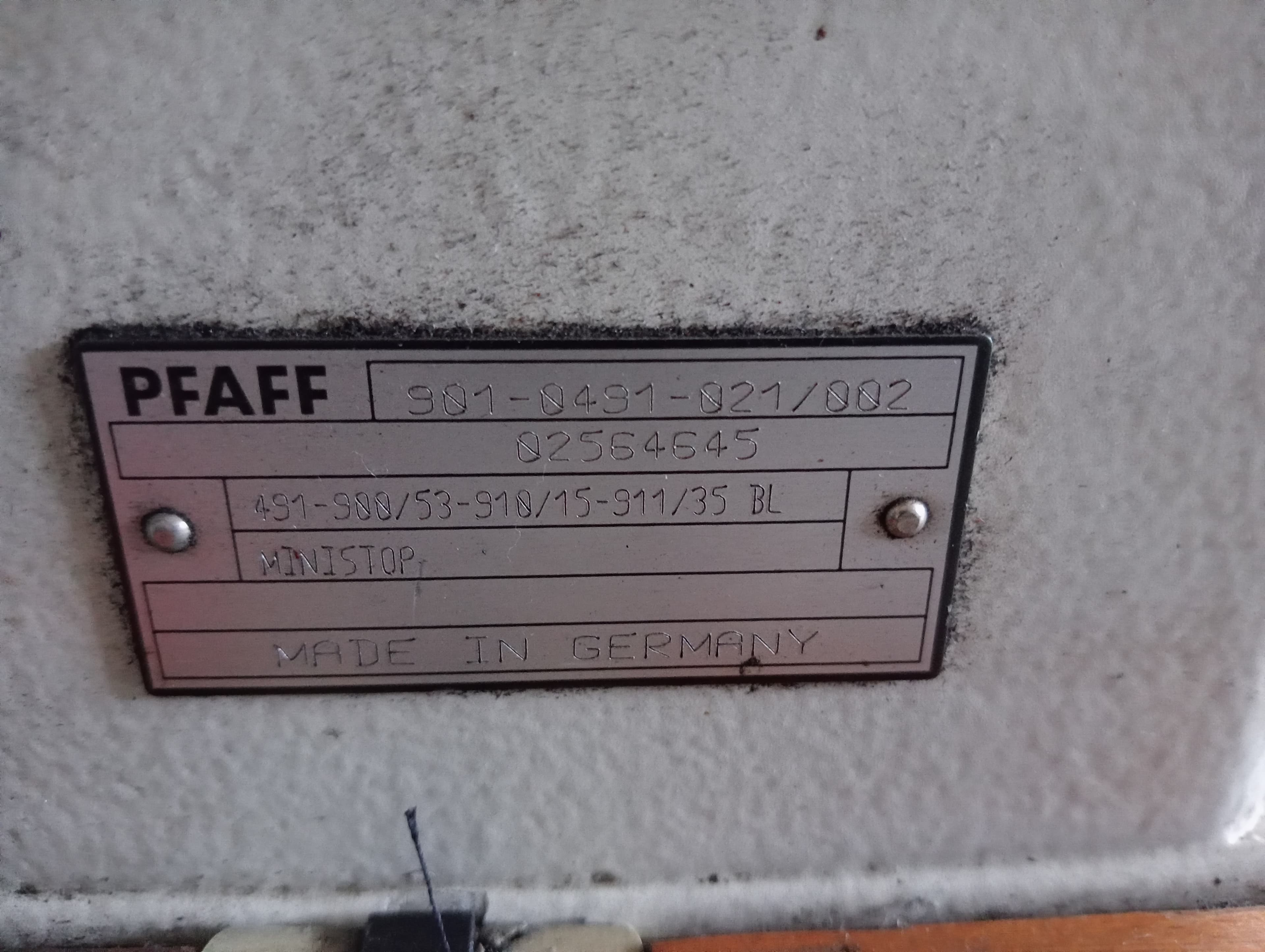 Máquina de Coluna Alta · Máquina de Meter Fita · Máquina de Orlar — imagem 5