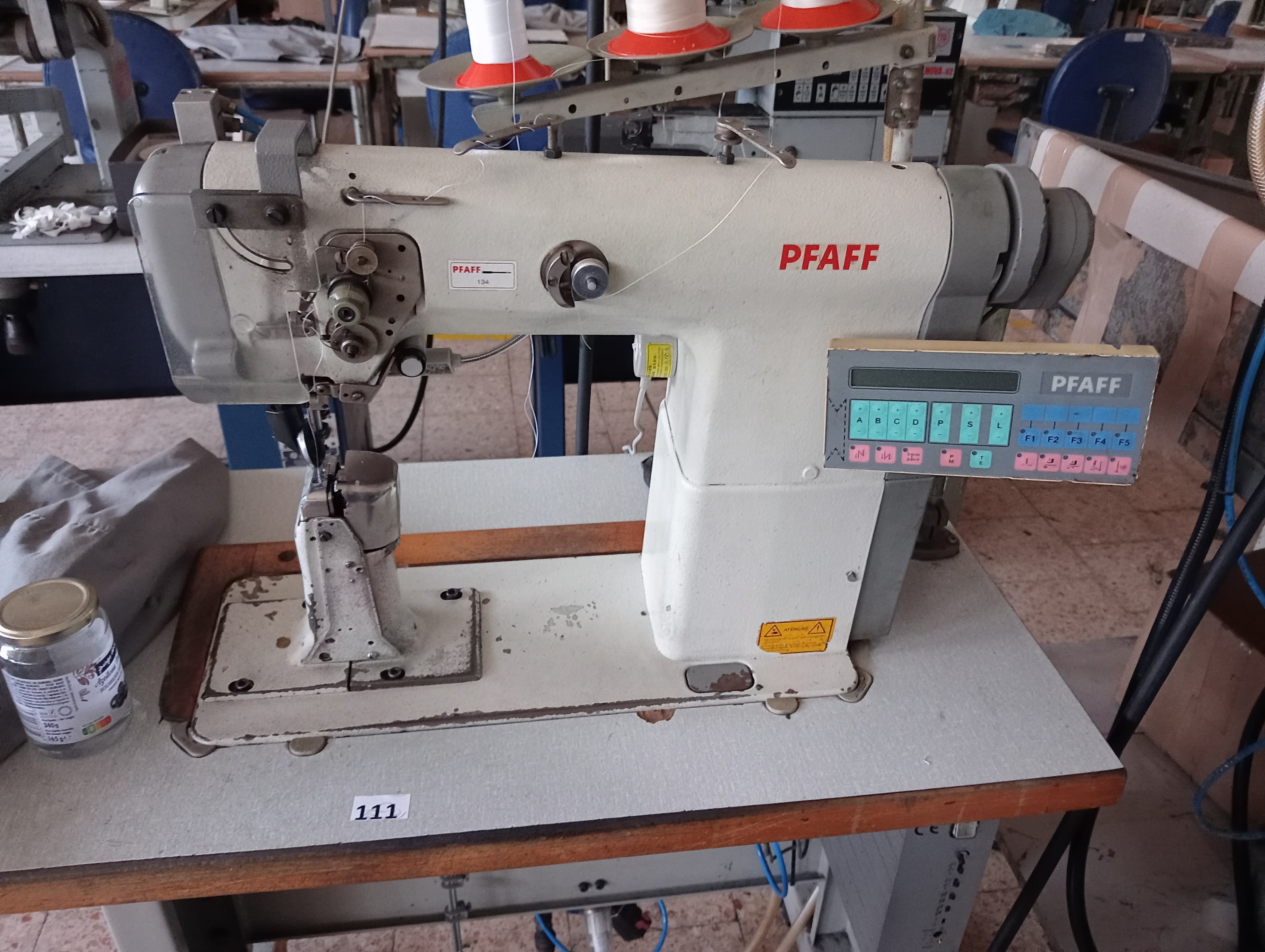 Máquina de Coluna Alta · Máquina de Meter Fita · Máquina de Orlar — imagem 2