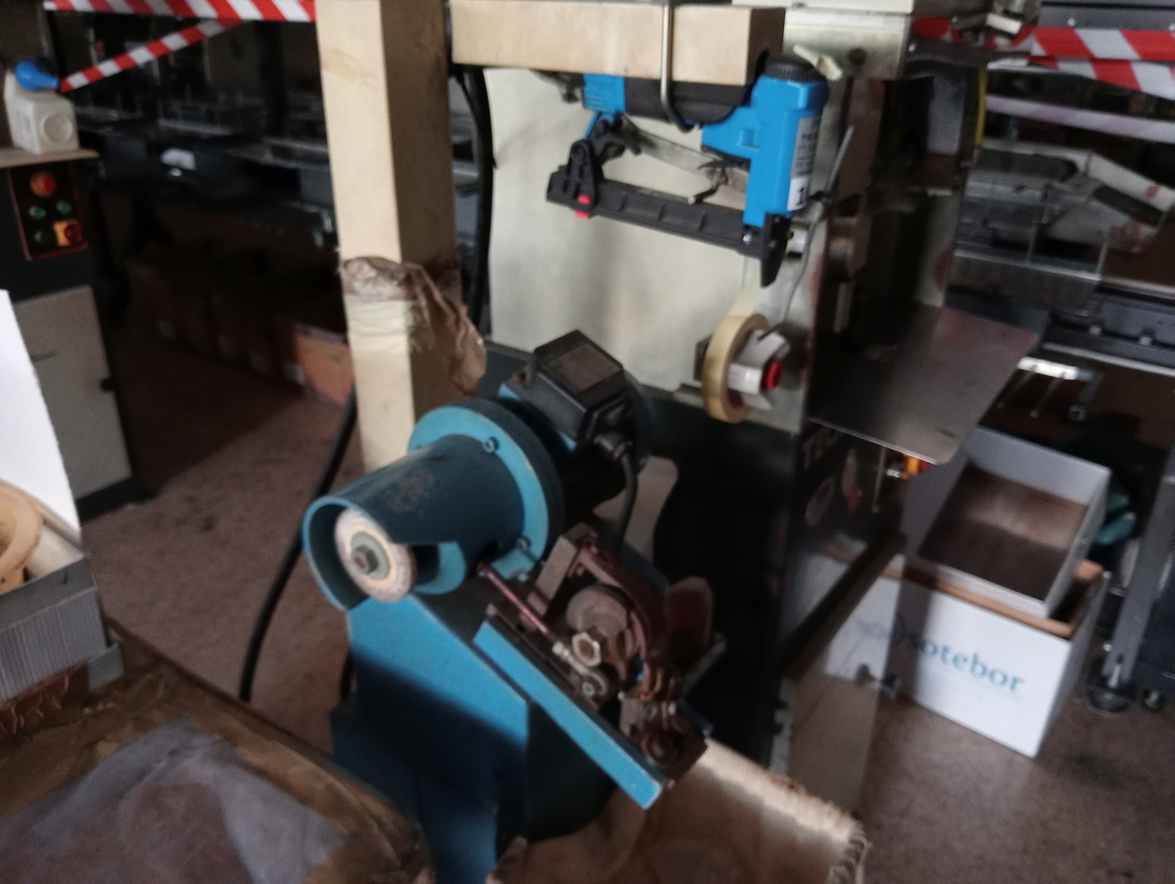 Máquina de Agrafar e Rentear · Máquina de agrafar — imagen 2