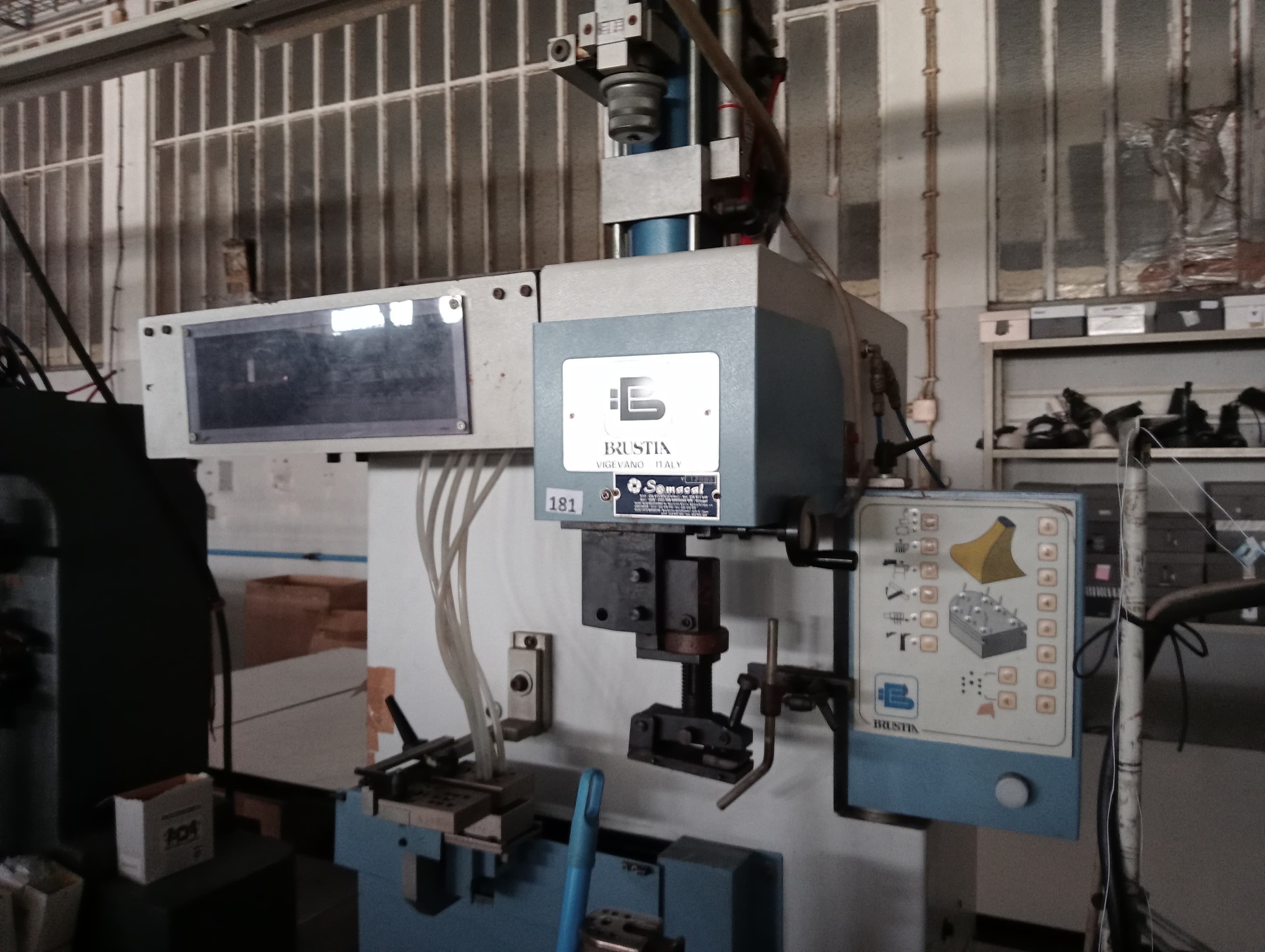 Máquinas de Pregar Saltos · Máquina de Coser Solas — imagem 13