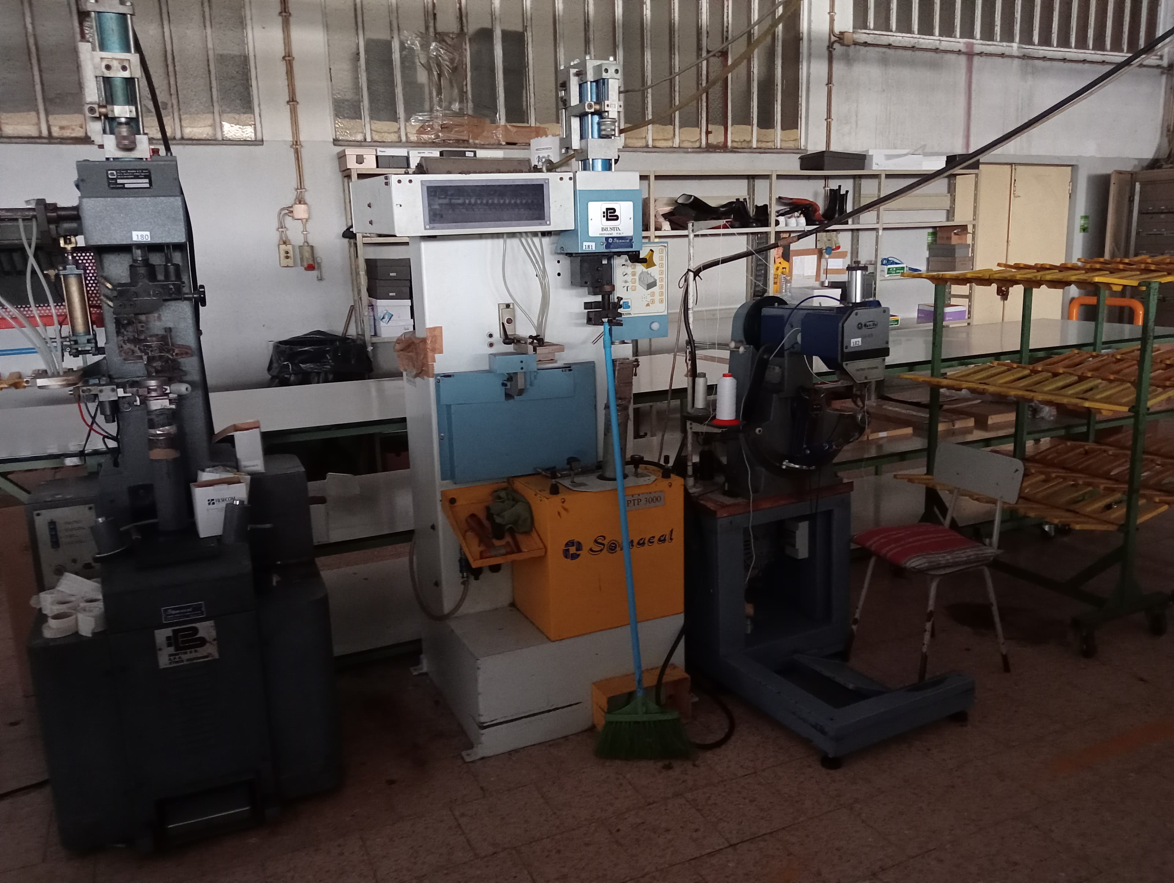 Máquinas de Pregar Saltos · Máquina de Coser Solas — imagem 16