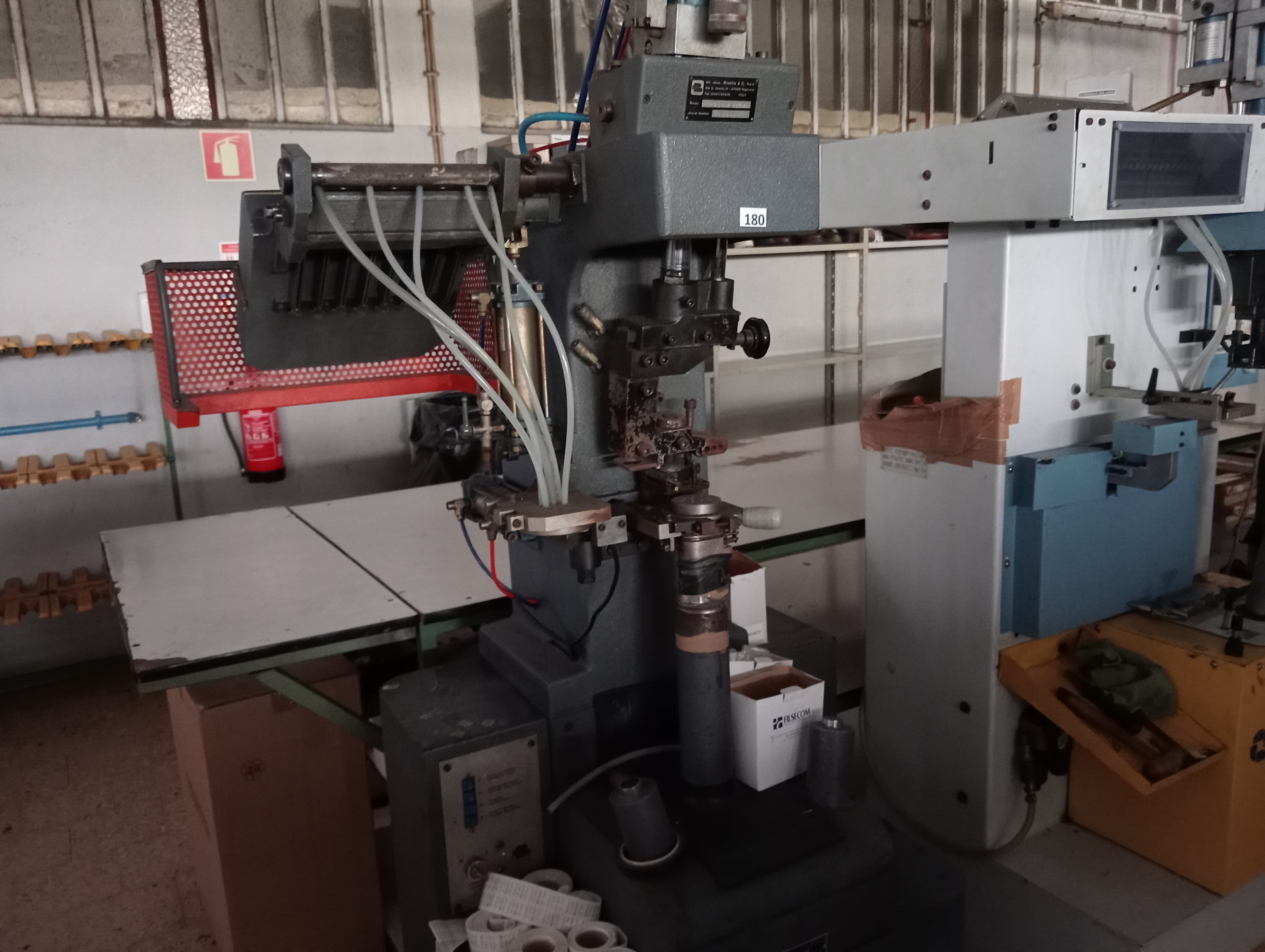Máquinas de Pregar Saltos · Máquina de Coser Solas — imagem 6
